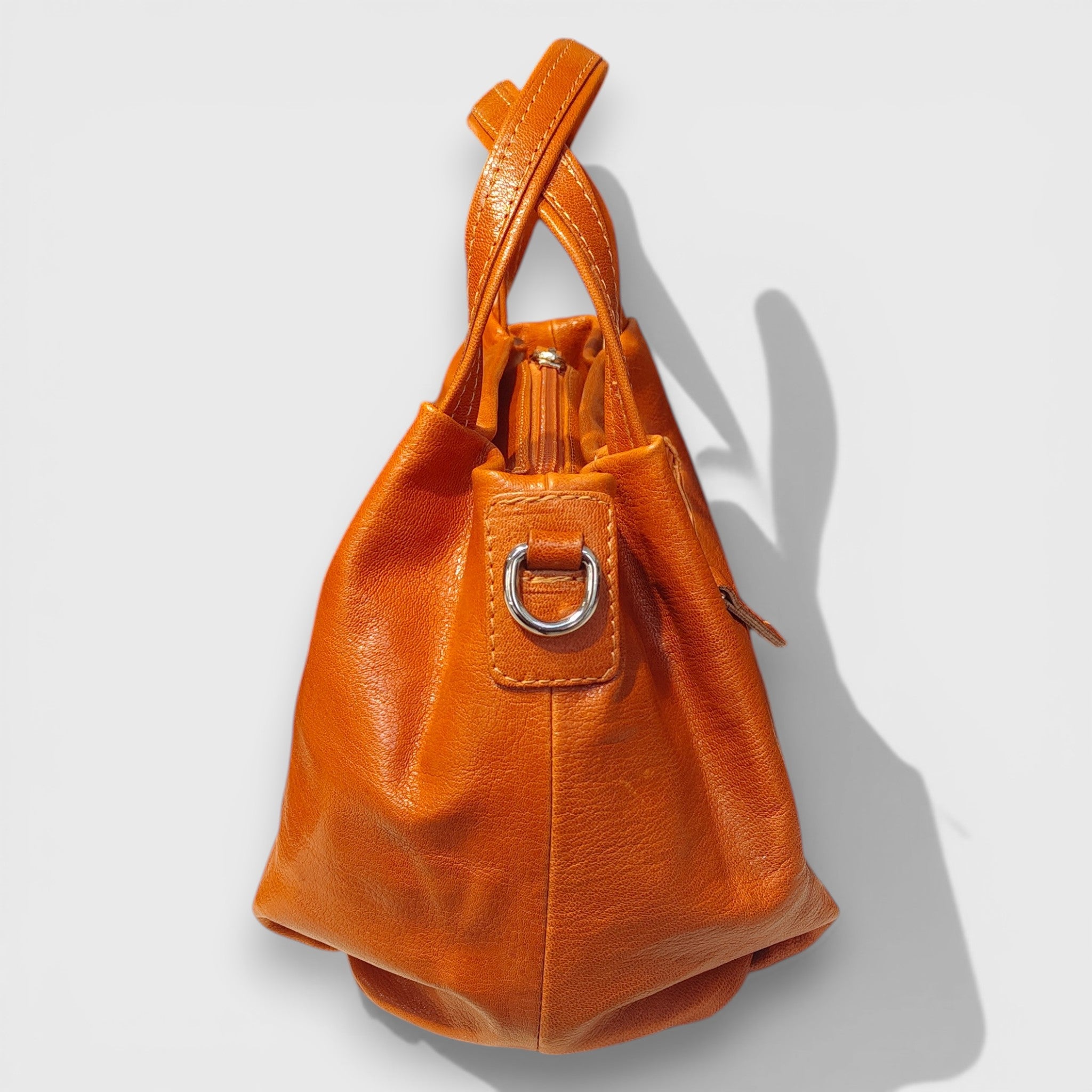 Pelletteria Pelle Nuda Milano, Artigianato Italiano, Vera pelle, Negozio borse donna, Andrea arancione