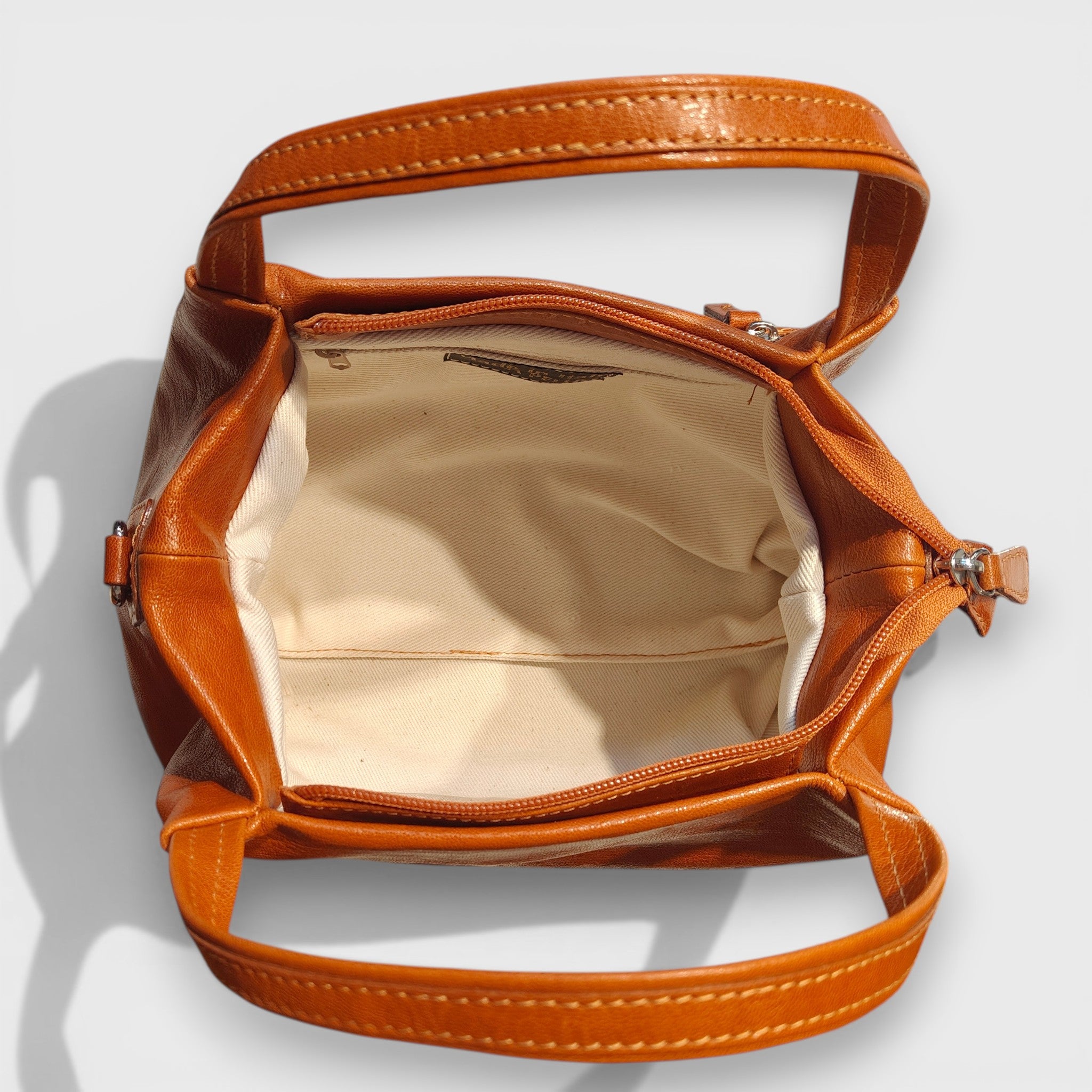 Pelletteria Pelle Nuda Milano, Artigianato Italiano, Vera pelle, Negozio borse donna, Andrea arancione