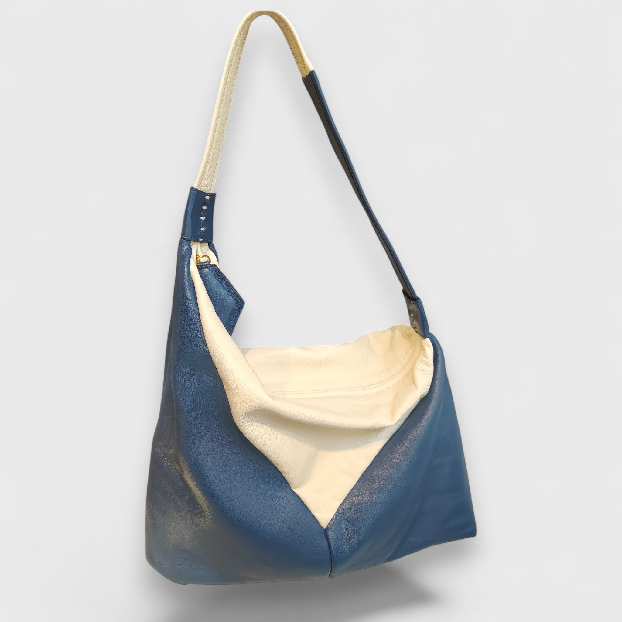 Pelletteria Pelle Nuda Milano, Vera pelle italiana, Negozio borse donna, Arisa piccola blu bianca