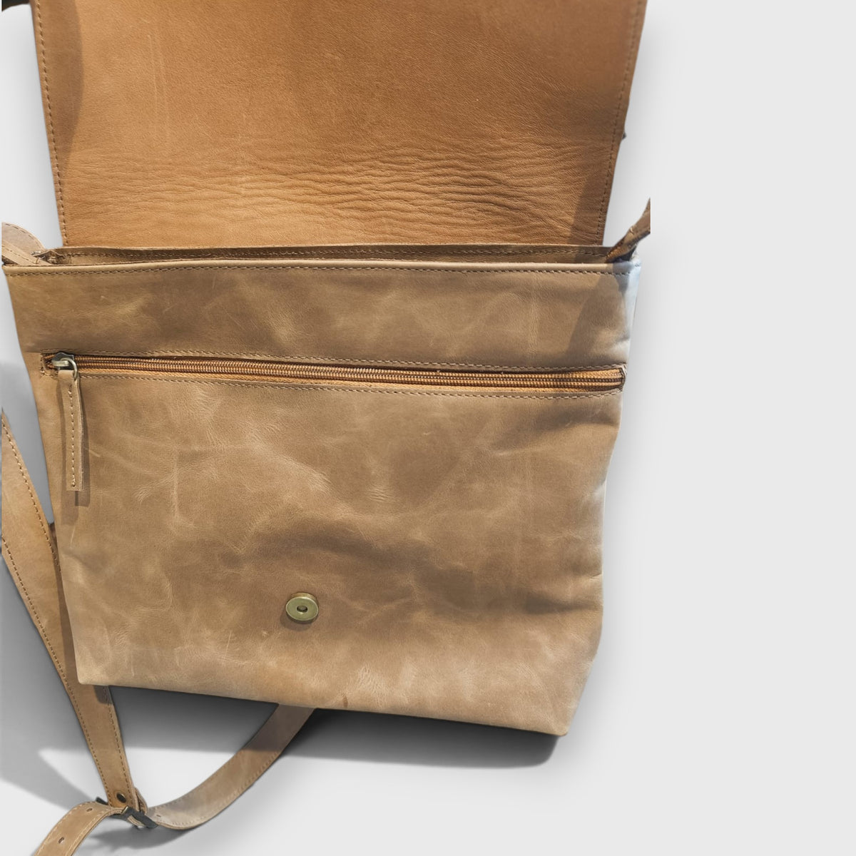 Pelletteria Pelle Nuda Milano, vera pelle italiana, Negozio borse uomo, Asti marrone chiaro