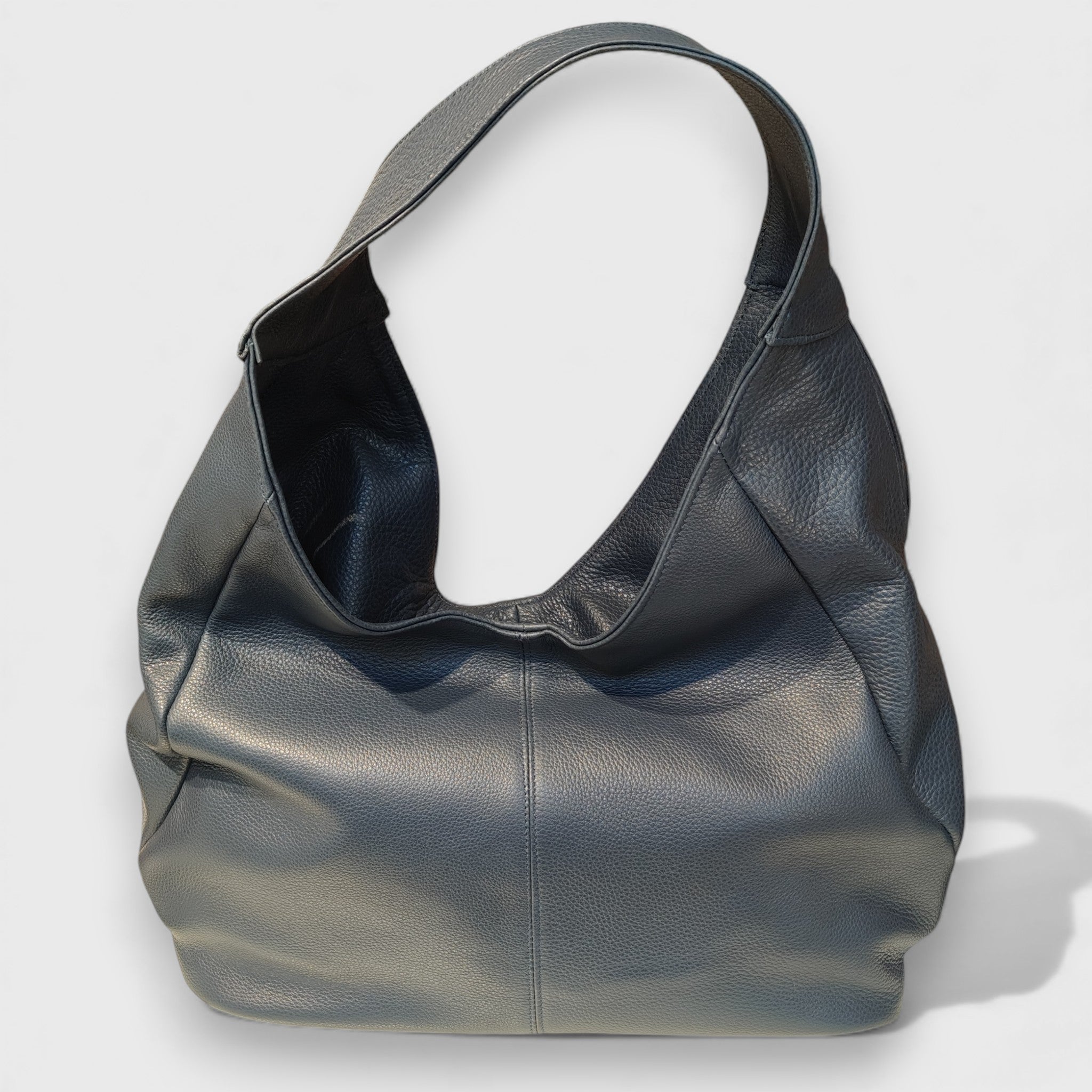 Pelletteria Pelle Nuda Milano, Artigianato Italiano, Vera pelle, Negozio borse donna, Barchetta Blu