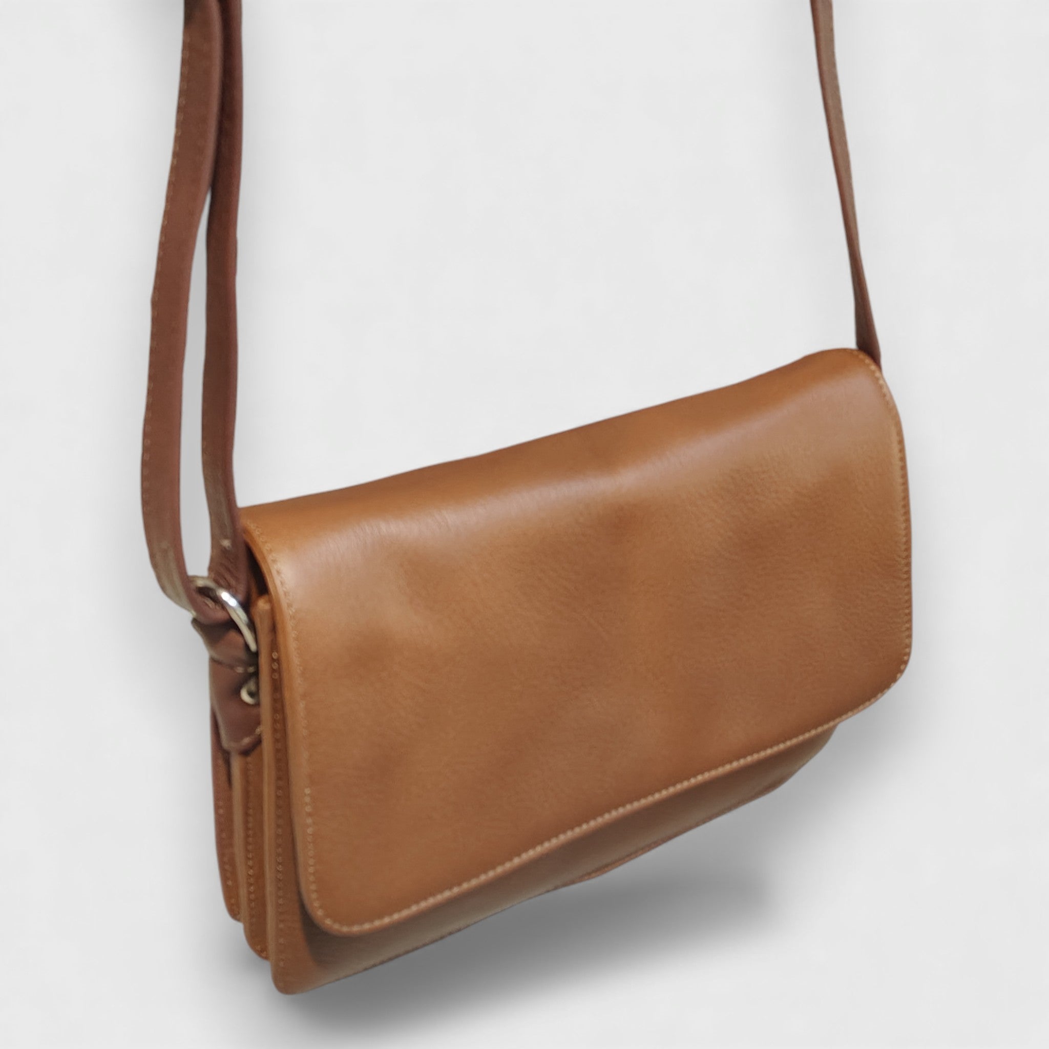 Pelletteria Pelle Nuda Milano, Artigianato Italiano, Vera pelle, Negozio borse donna, Big Tre soffietti marrone