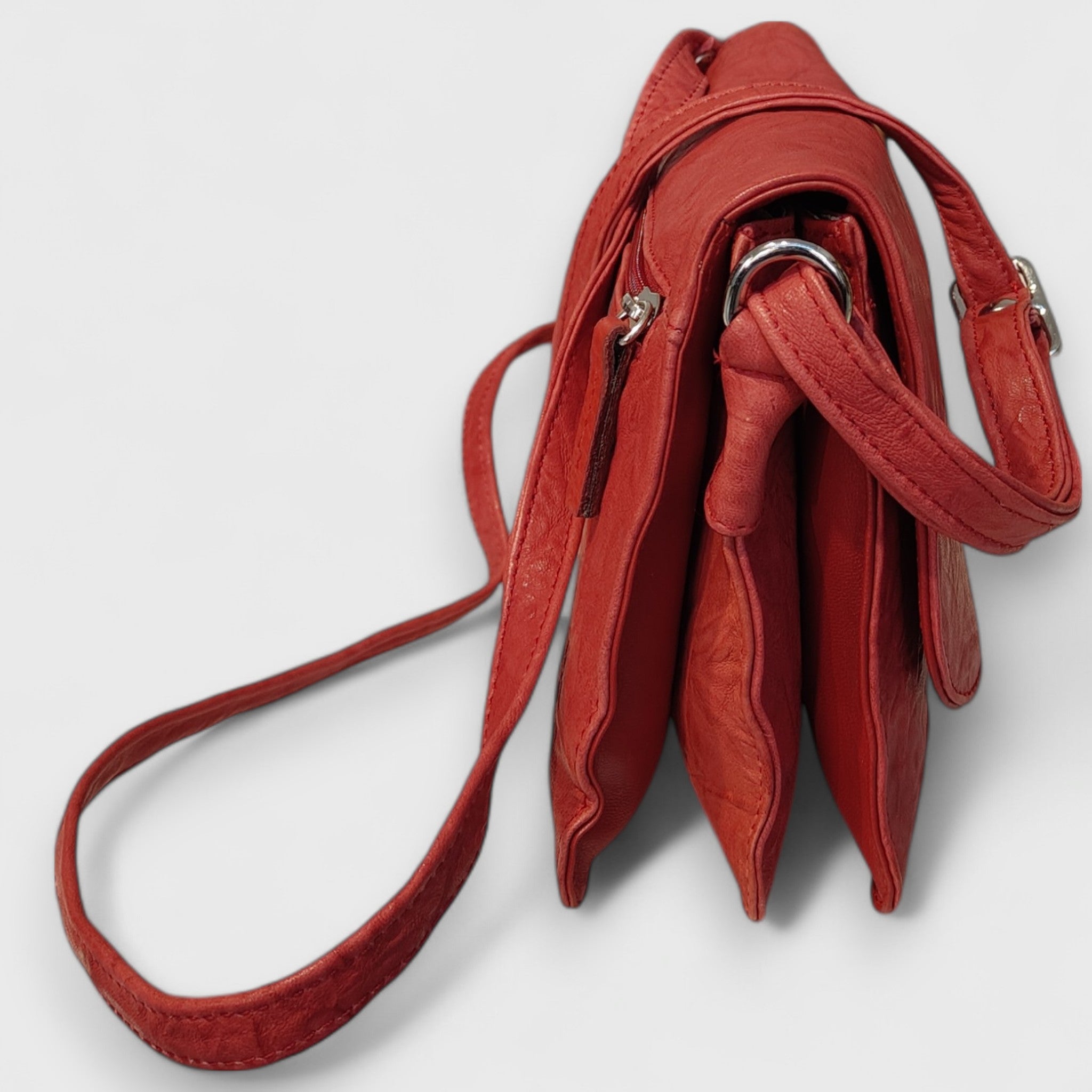 Pelletteria Pelle Nuda Milano, Artigianato Italiano, Vera pelle, Negozio borse donna, Big tre soffietti rosso