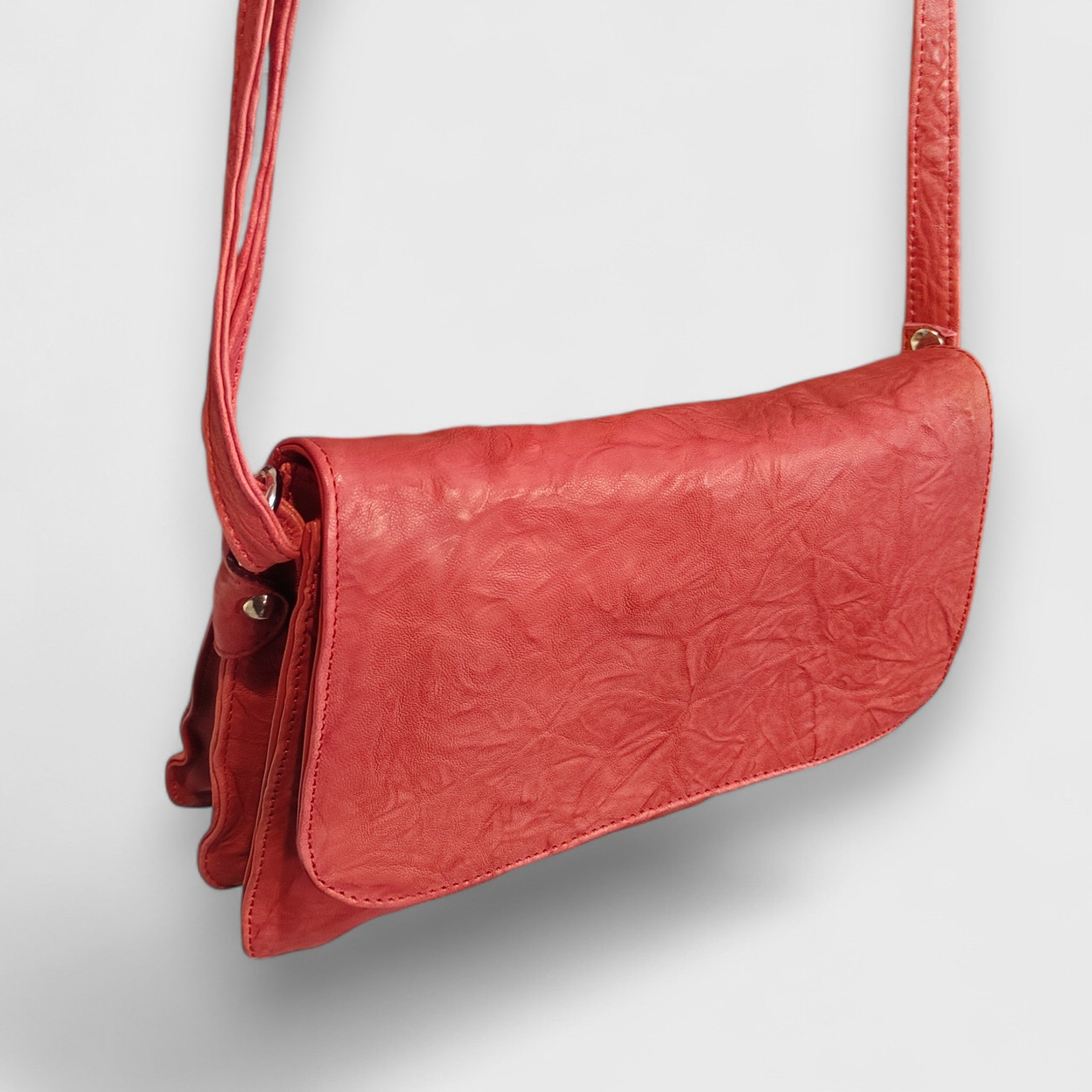 Pelletteria Pelle Nuda Milano, Artigianato Italiano, Vera pelle, Negozio borse donna, Big tre soffietti rosso
