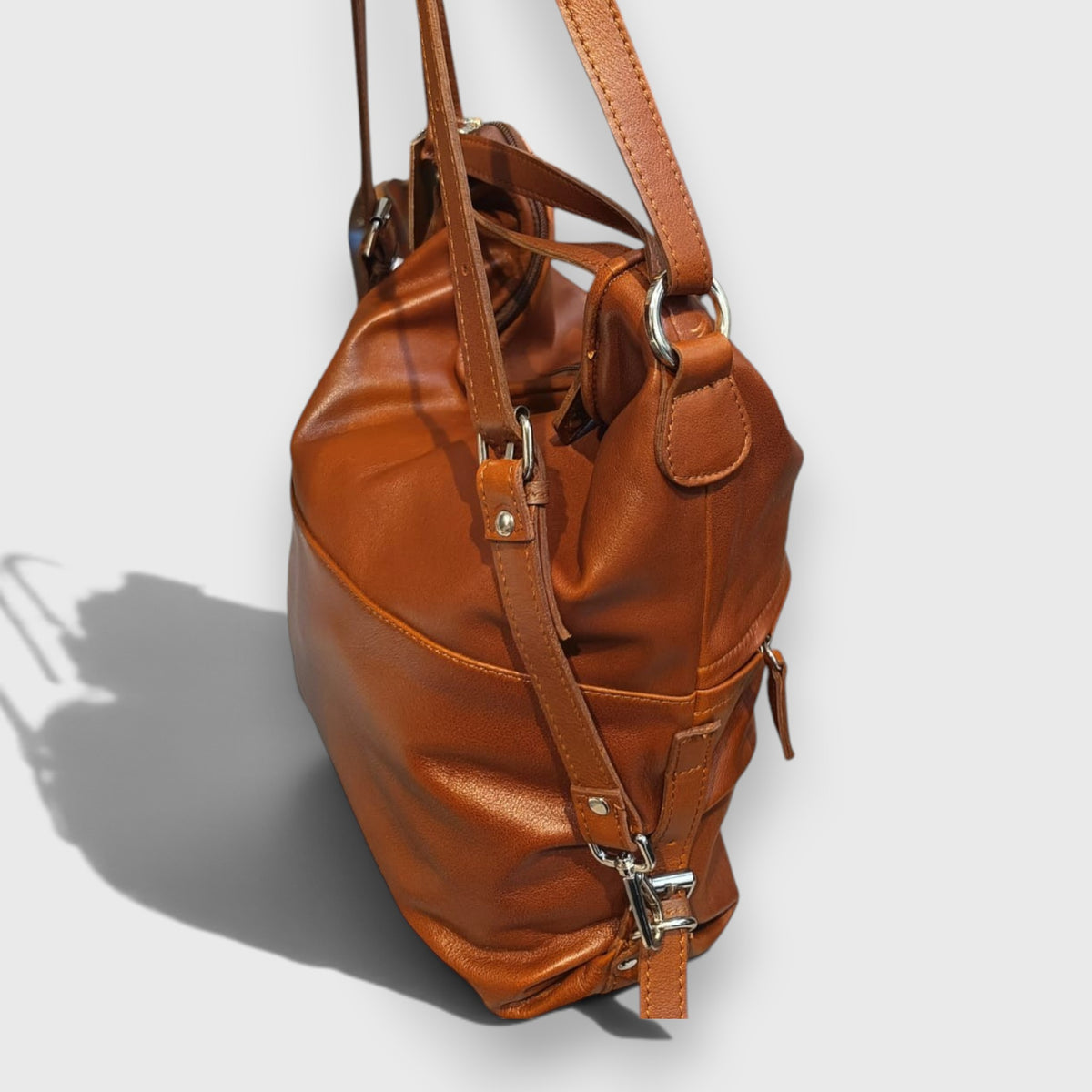 Pelletteria Pelle Nuda Milano, Vera pelle italiana, Negozio borse donna, Borsa zaino marrone