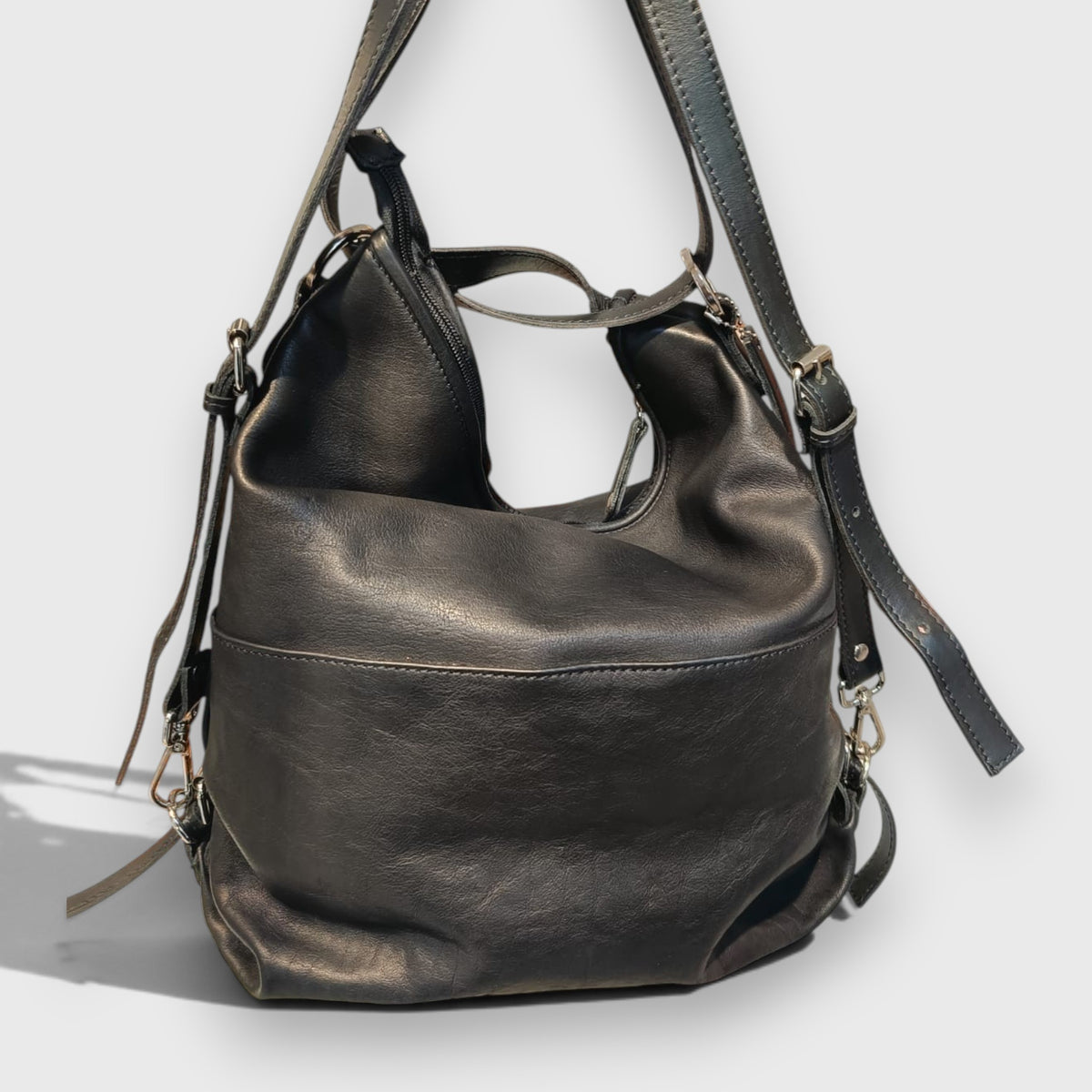 Pelletteria Pelle Nuda Milano, Vera pelle italiana, Negozio borse donna, Borsa zaino nero