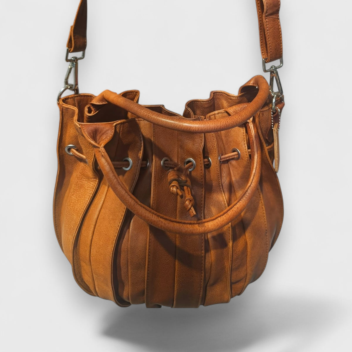 Pelletteria Pelle Nuda Milano, vera pelle italiana, Negozio borse donna, Caramella marrone chiaro