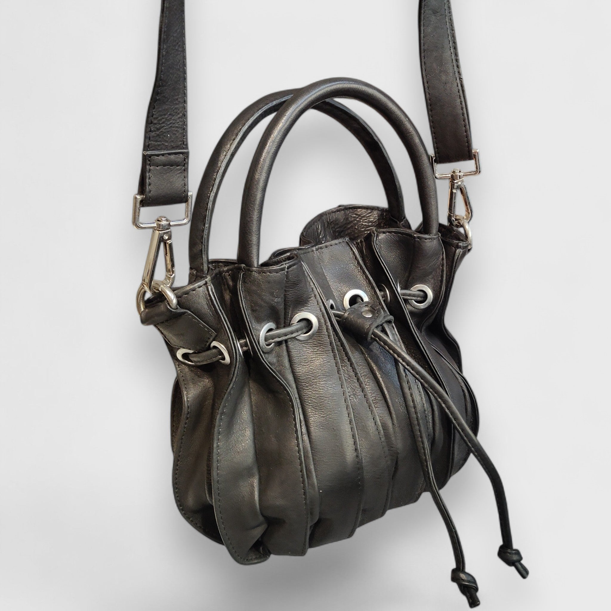 Pelletteria Pelle Nuda Milano, Vera pelle italiana, Negozio borse donna, Caramella mini nero