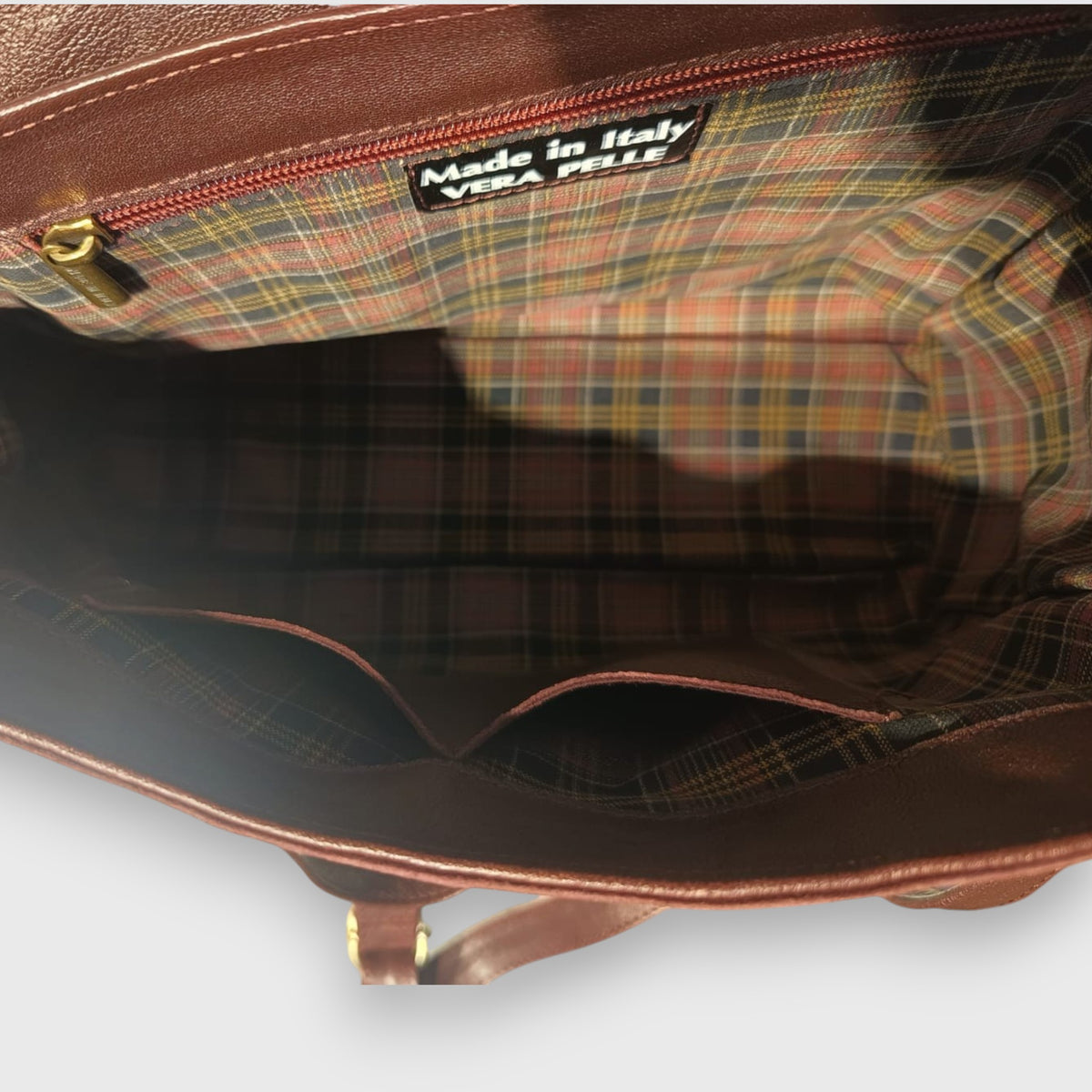 Pelletteria Pelle Nuda Milano, Vera pelle Italiana, Negozio borse donna, Dora bordeaux
