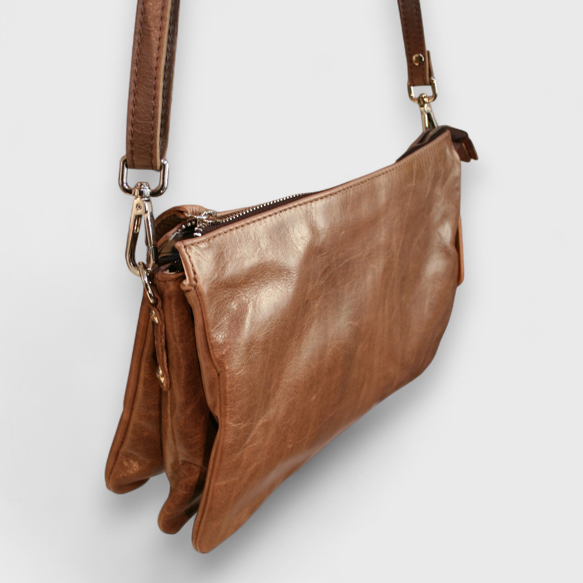 Pelletteria Pelle Nuda Milano, Artigianato Italiano, Vera pelle, Negozio borse donna, Federica marrone