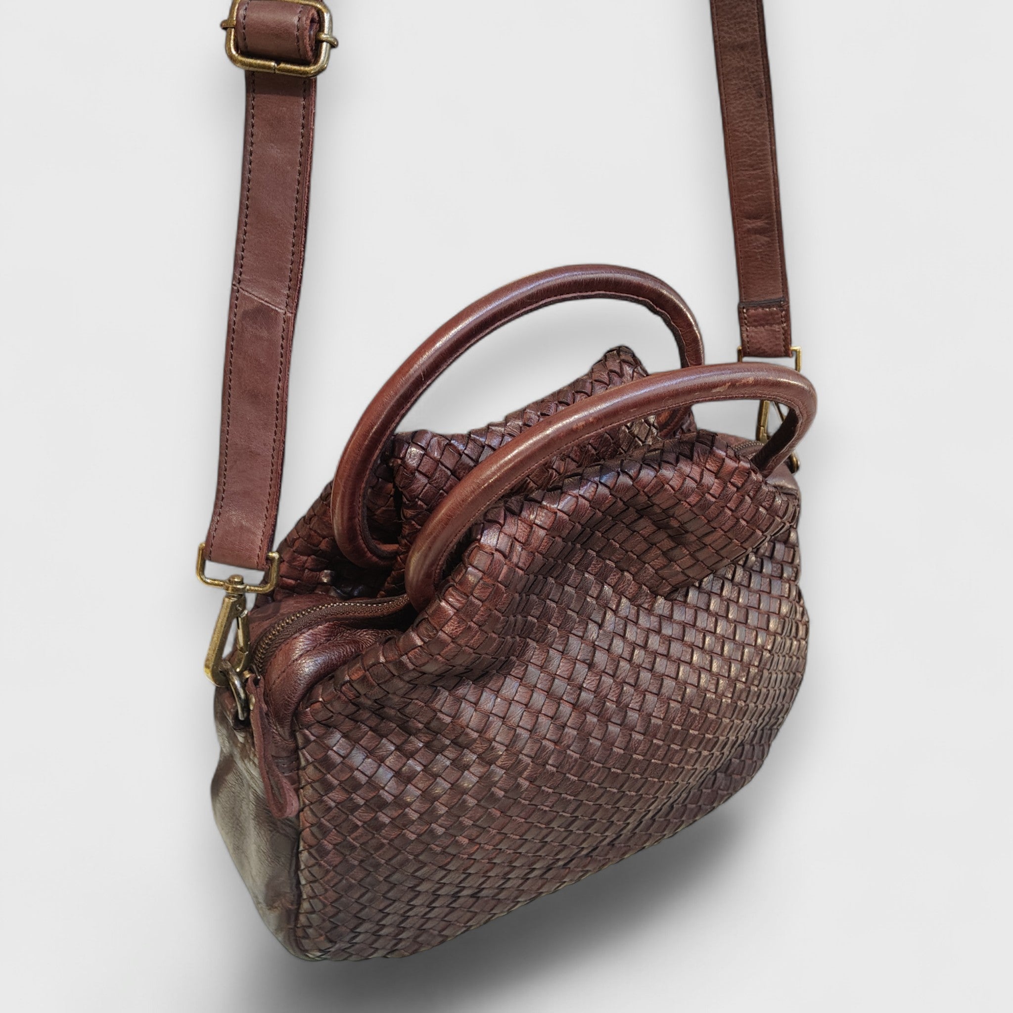 Pelletteria Pelle Nuda Milano, Artigianato italiano, Vera pelle, Negozio borse donna, Frida intrecciata