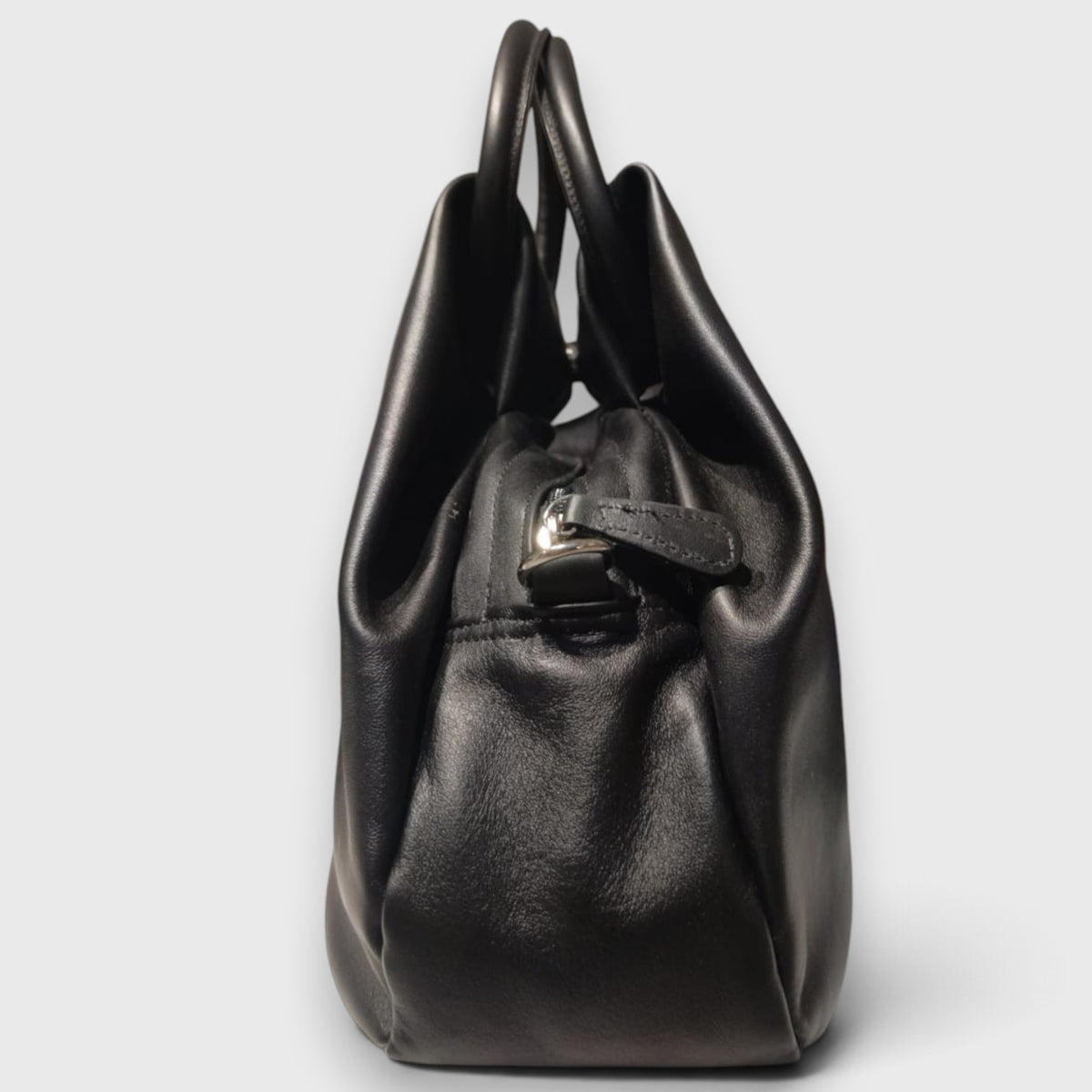 Pelletteria Pelle Nuda Milano, Vera pelle italiana, Negozio borse donna, Artigianato italiano, Frida nera