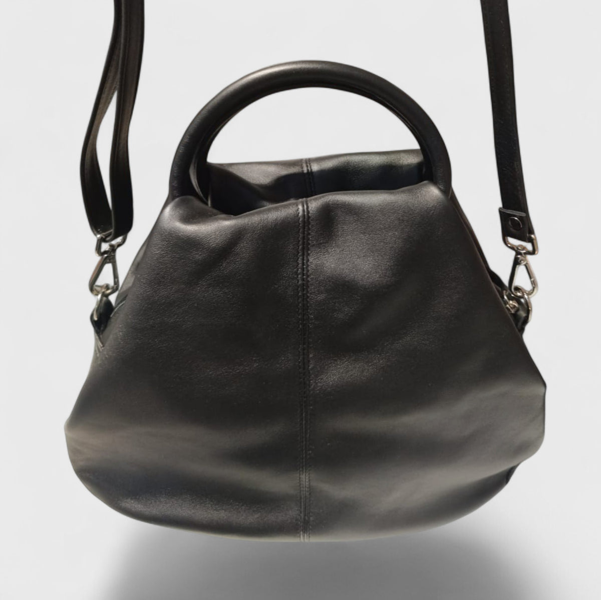 Pelletteria Pelle Nuda Milano, Vera pelle italiana, Negozio borse donna, Artigianato italiano, Frida nera