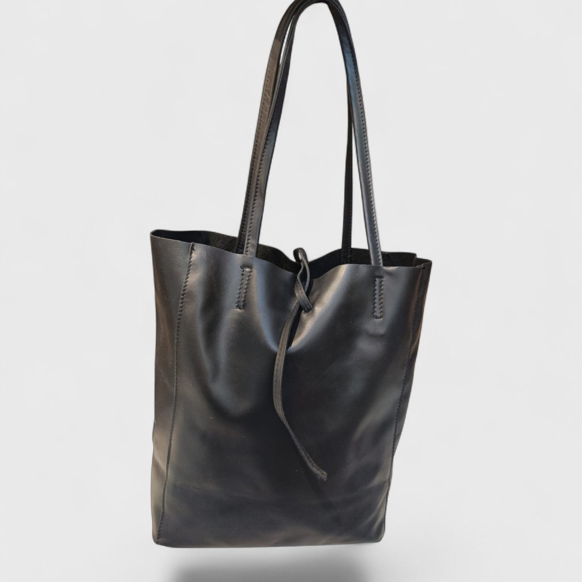 Pelletteria Pelle Nuda Milano, Vera pelle Italiana, Negozio borde donna, Giulia nero lucido