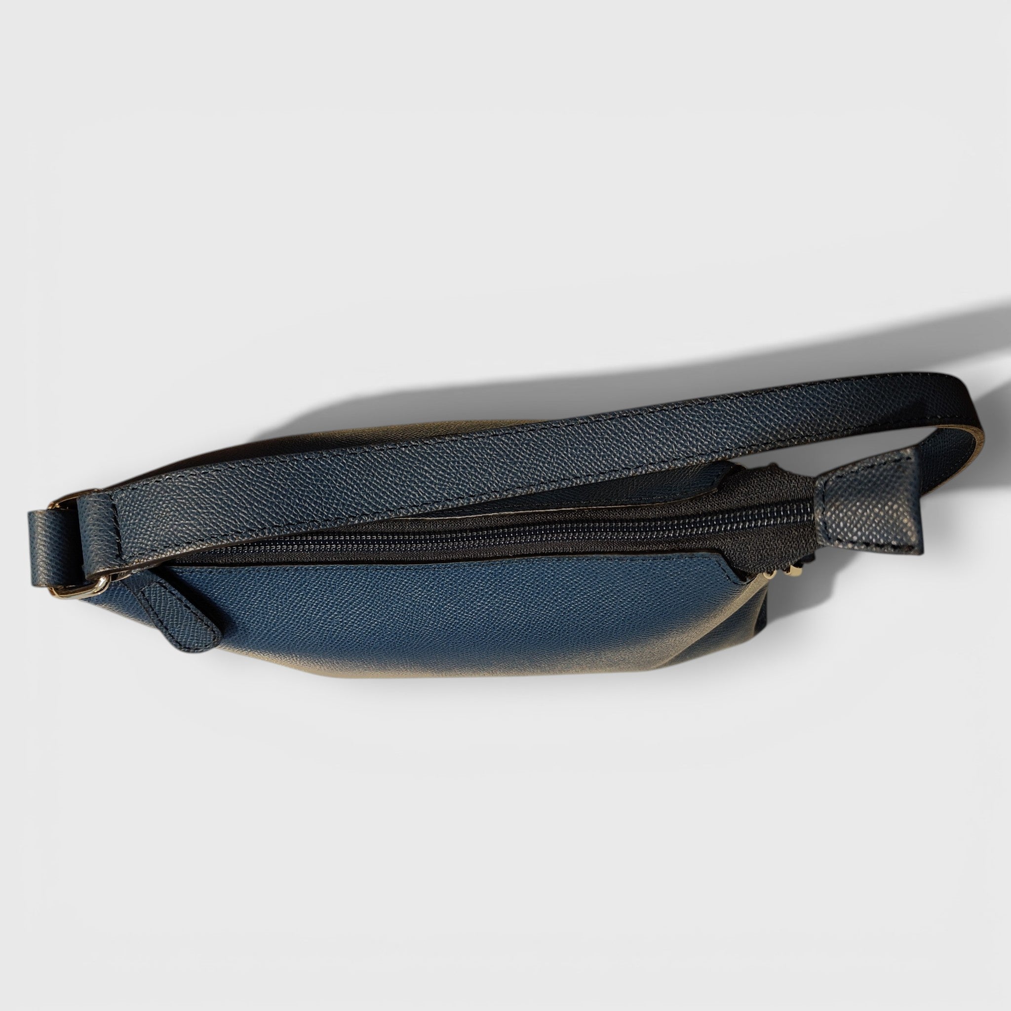 Pelletteria Pelle Nuda Milano, Artigianato Italiano, Vera Pelle, Negozio borse donna, Isotta blu