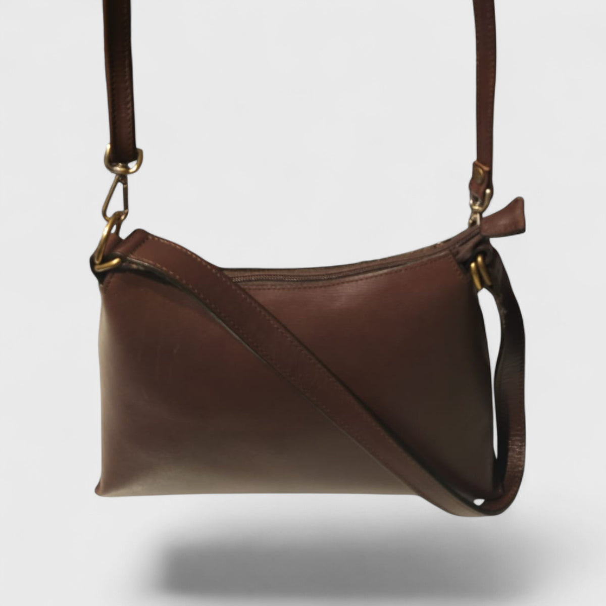 Pelletteria Pelle Nuda Milano, Vera pelle Italiana, Negozio borse donna, Isotta marrone
