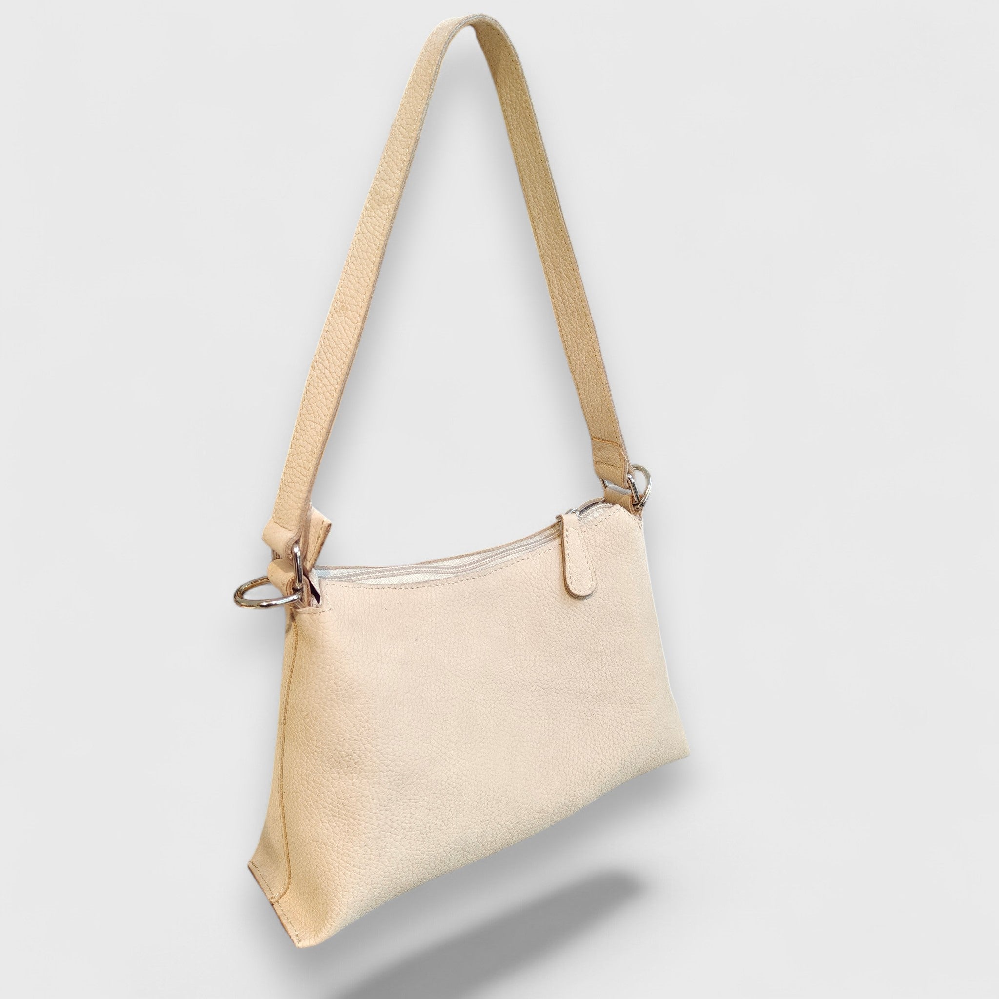 Pelletteria Pelle Nuda Milano, Vera pelle italiana, Negozio borse donna, Isotta panna