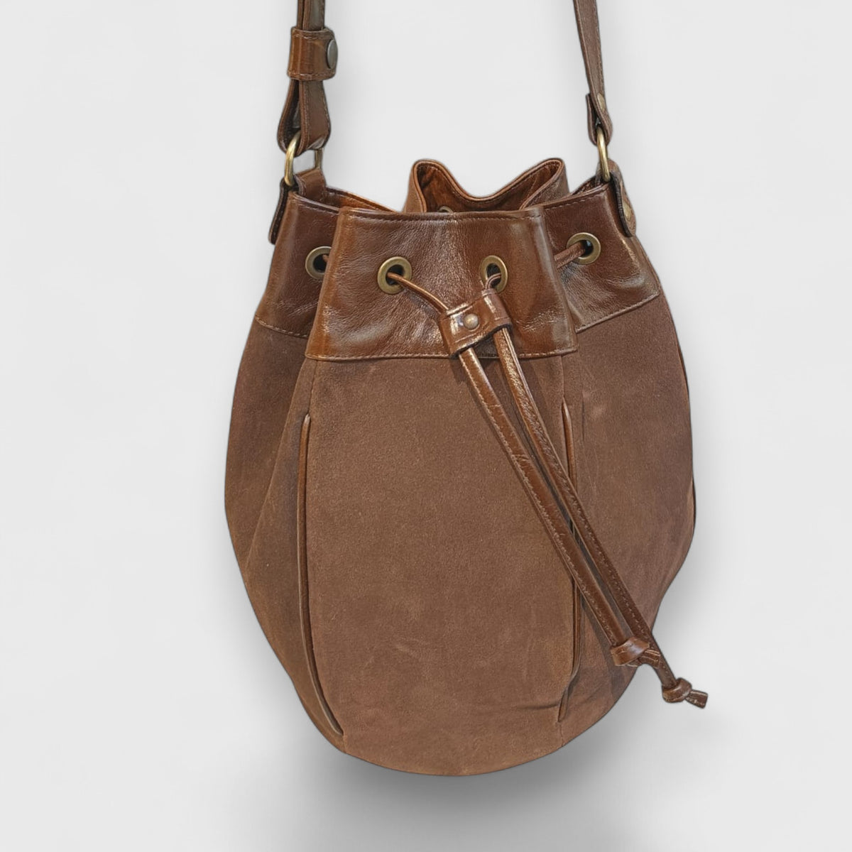 Pelletteria Pelle Nuda Milano, Vera pelle italiana, Negozio borse donna, Lisa nabuk marrone