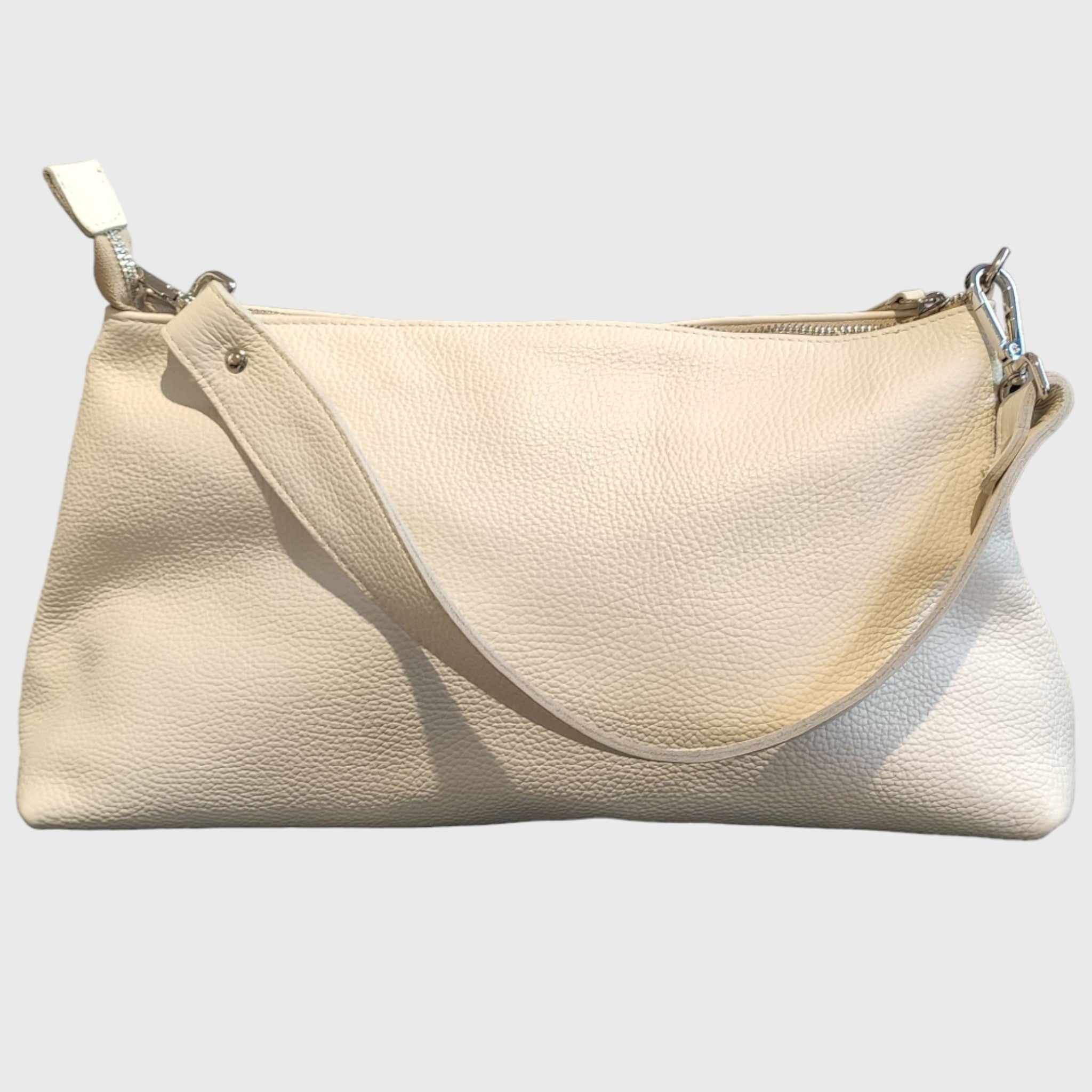 Pelletteria Pelle Nuda Milano, Lorenza Bianco, pelle vera, pelle martellata, artigianato italiano, borsa donna