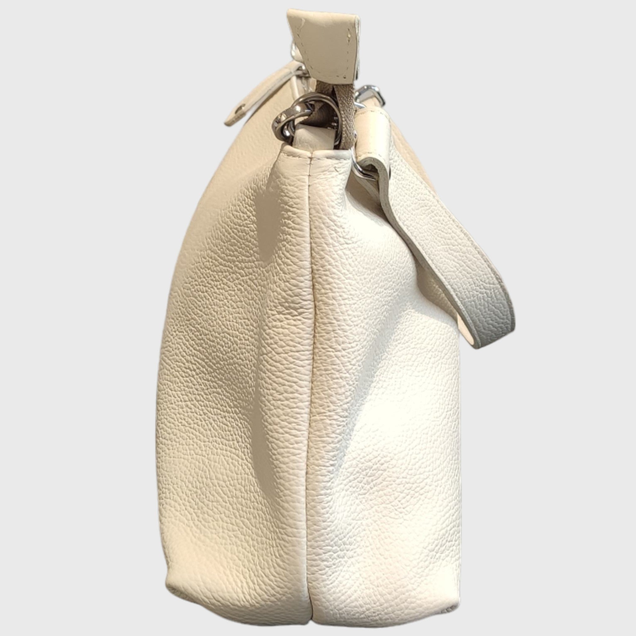 Pelletteria Pelle Nuda Milano, Lorenza Bianco, pelle vera, pelle martellata, artigianato italiano, borsa donna