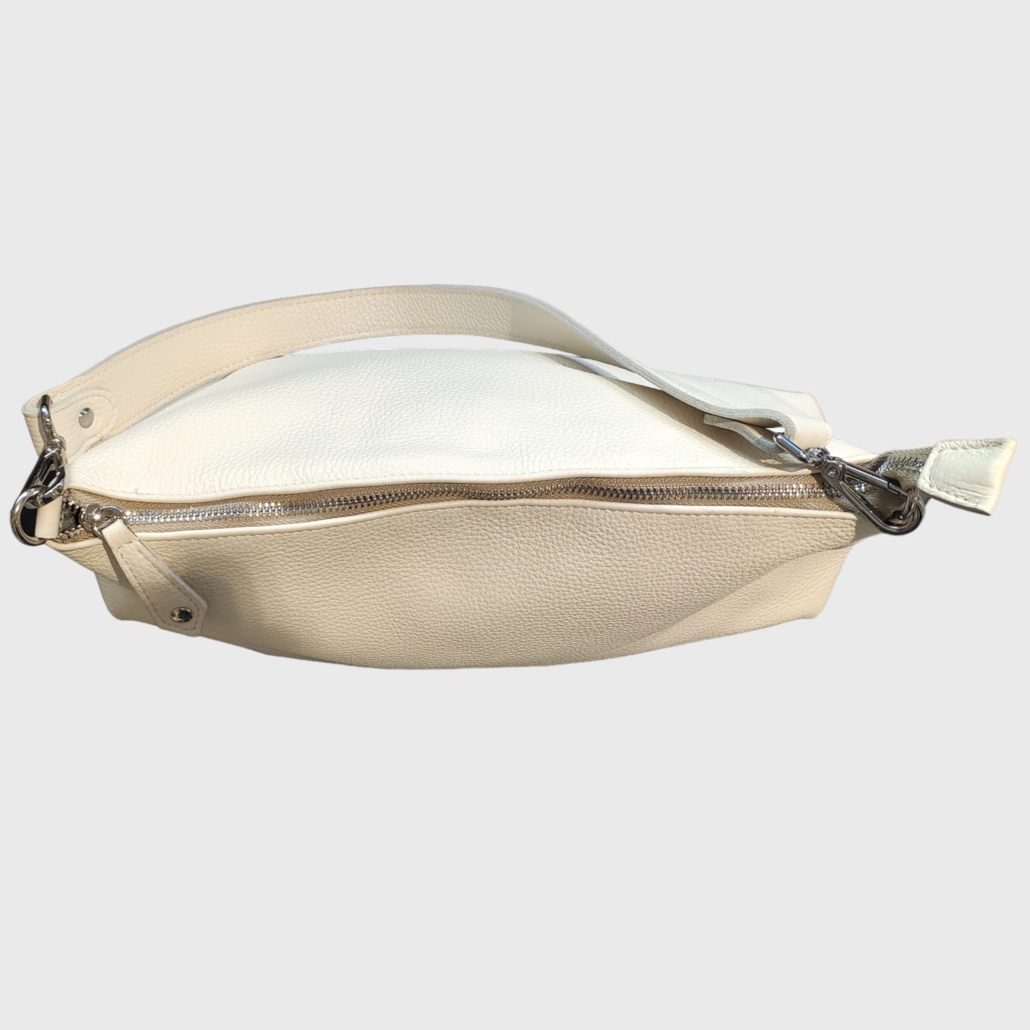 Pelletteria Pelle Nuda Milano, Lorenza Bianco, pelle vera, pelle martellata, artigianato italiano, borsa donna