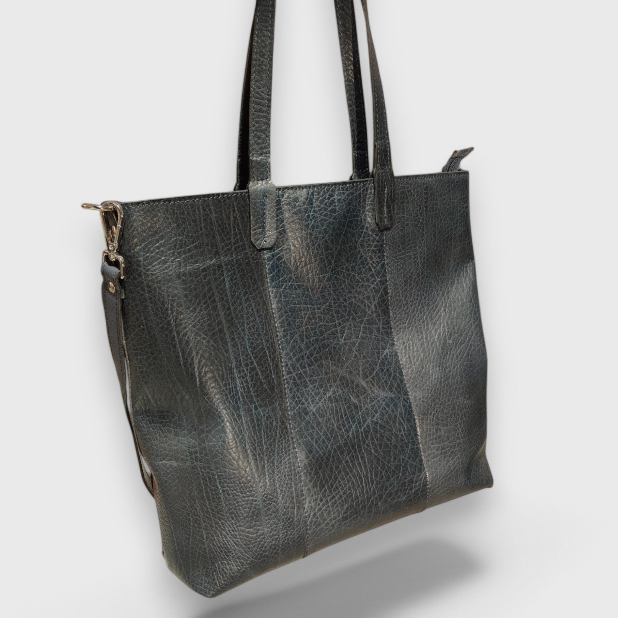 Pelletteria Pelle Nuda Milano, Artigianato Italiano, Vera Pelle, Negozio Borse donna, Loris blu