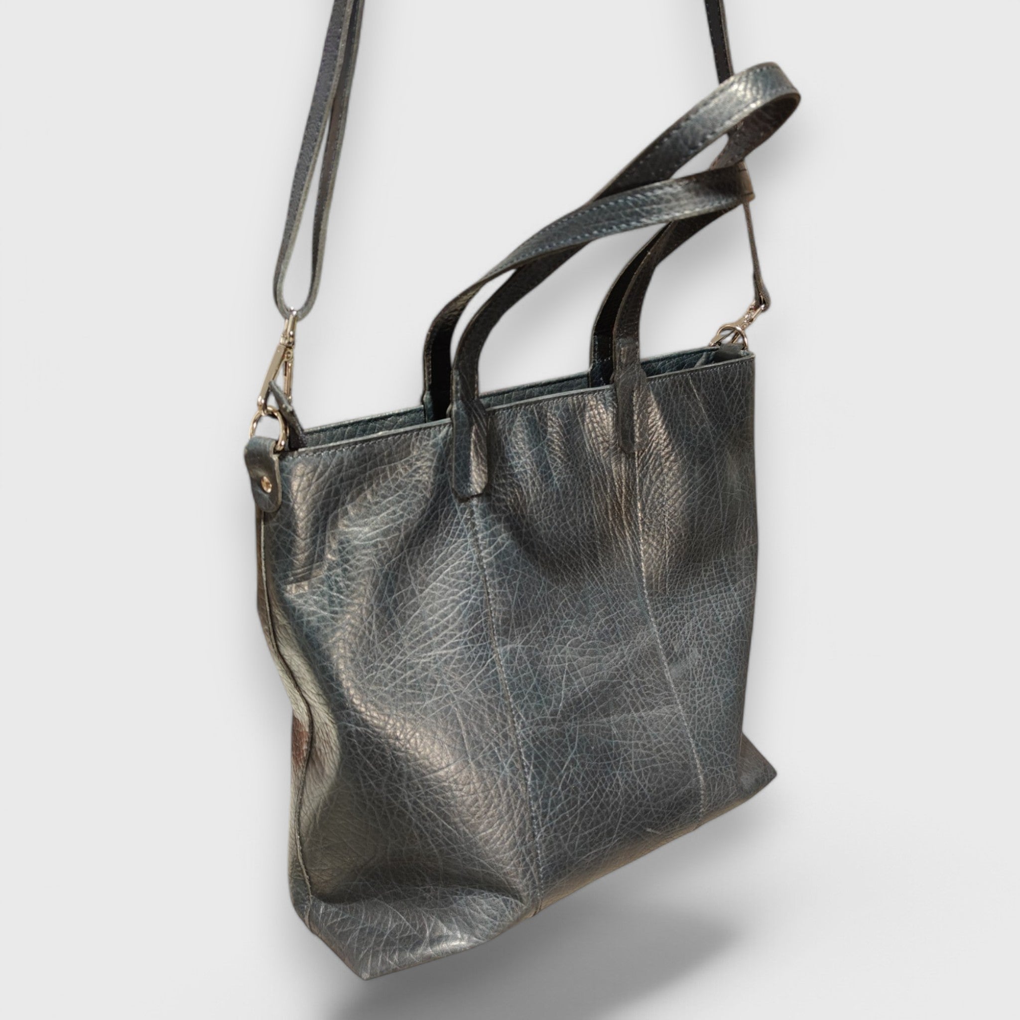 Pelletteria Pelle Nuda Milano, Artigianato Italiano, Vera Pelle, Negozio Borse donna, Loris blu