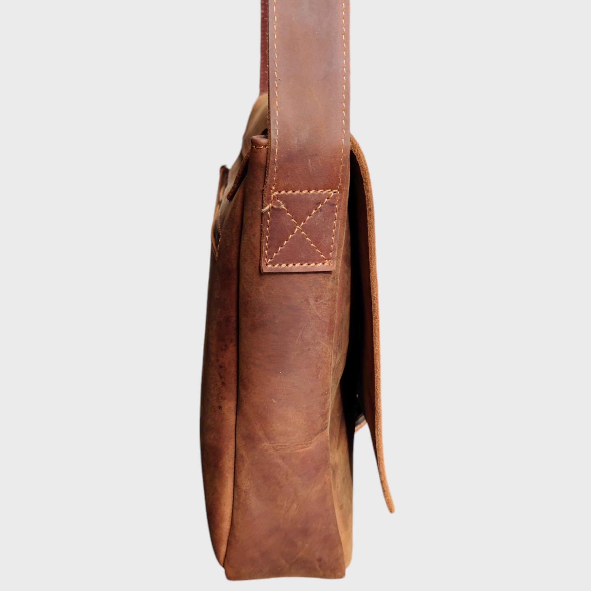 Pelletteria Pelle Nuda Milano, Artigianato italiano, vera pelle, borsa uomo, Luca marrone