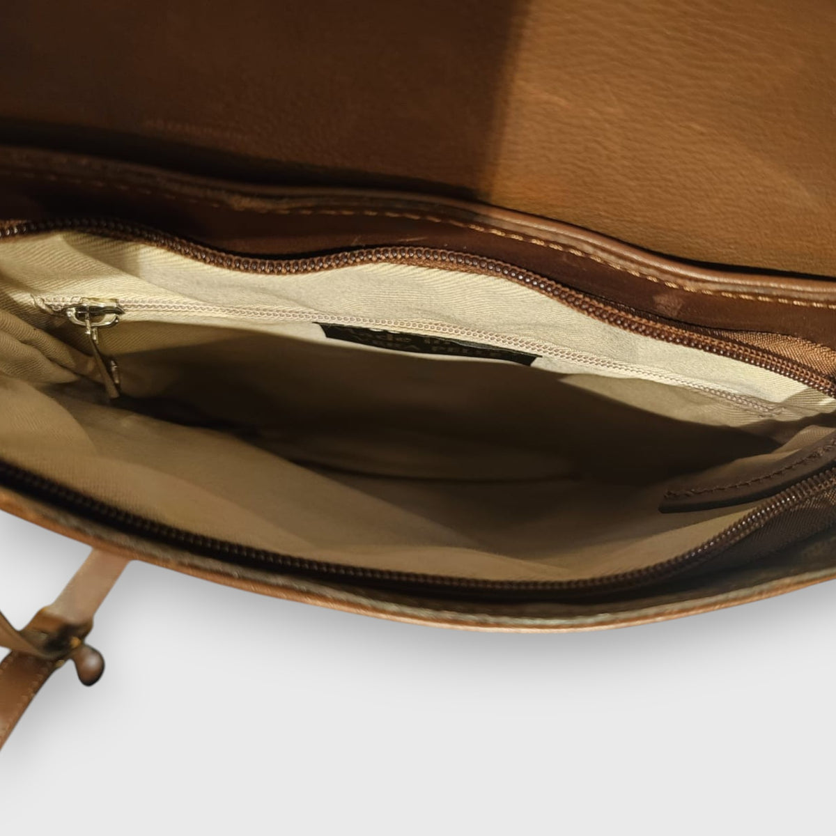 Pelletteria Pelle Nuda Milano, Vera pelle italiana, negozio borse donna, Milano marrone