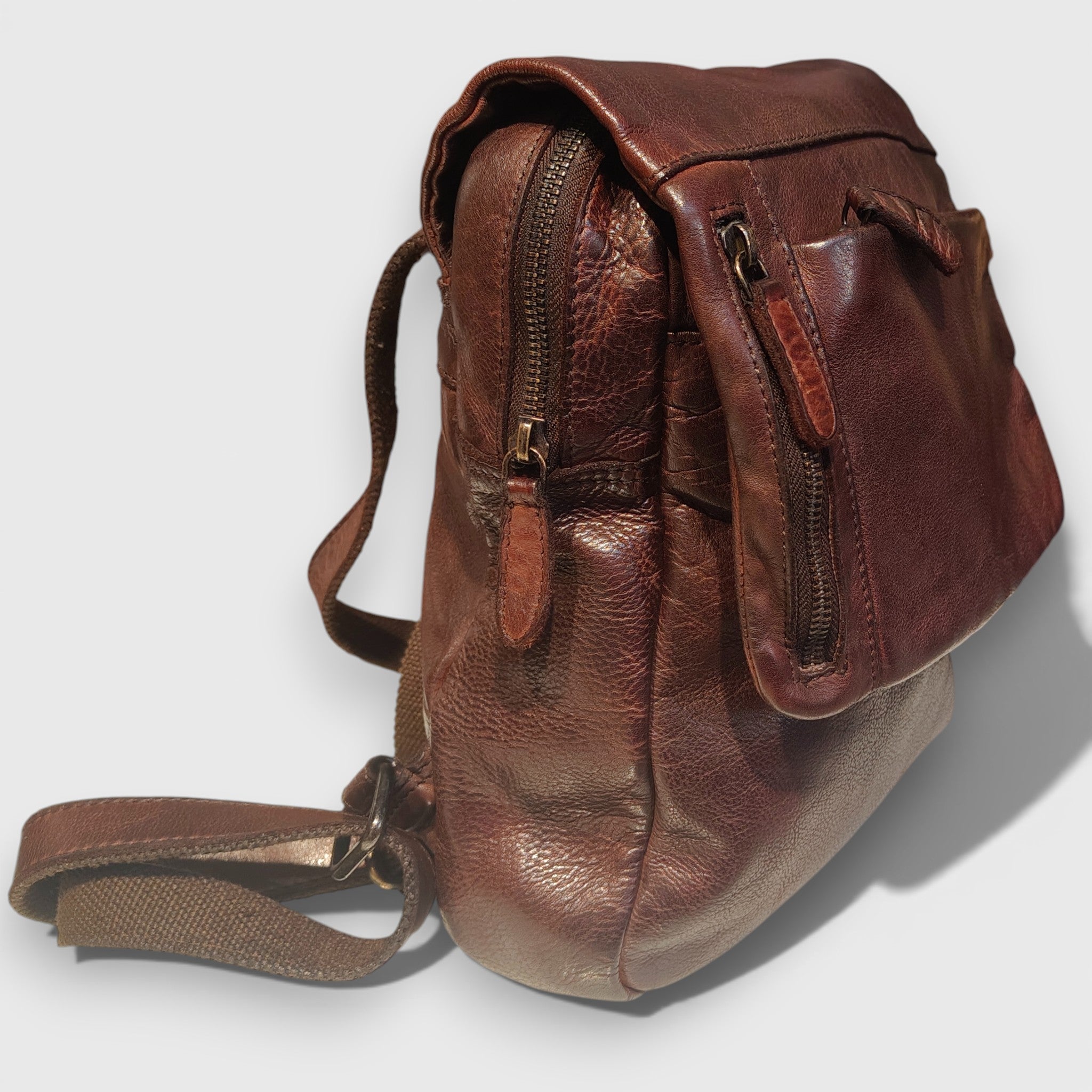 Pelletteria Pelle Nuda Milano, Artigianato Italiano, Vera pelle, Negozio borse donna, Mini zaino marrone