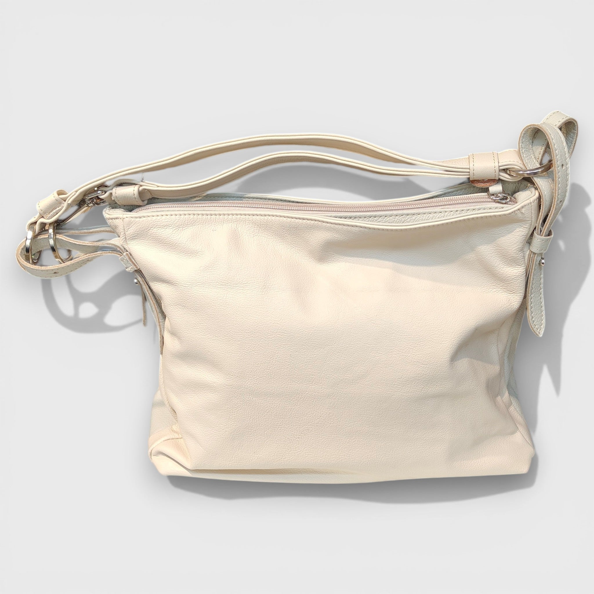 Pelletteria Pelle Nuda Milano, Artigianato Italiano, Vera pelle, Negozio borse donna, Monica bianca grigio