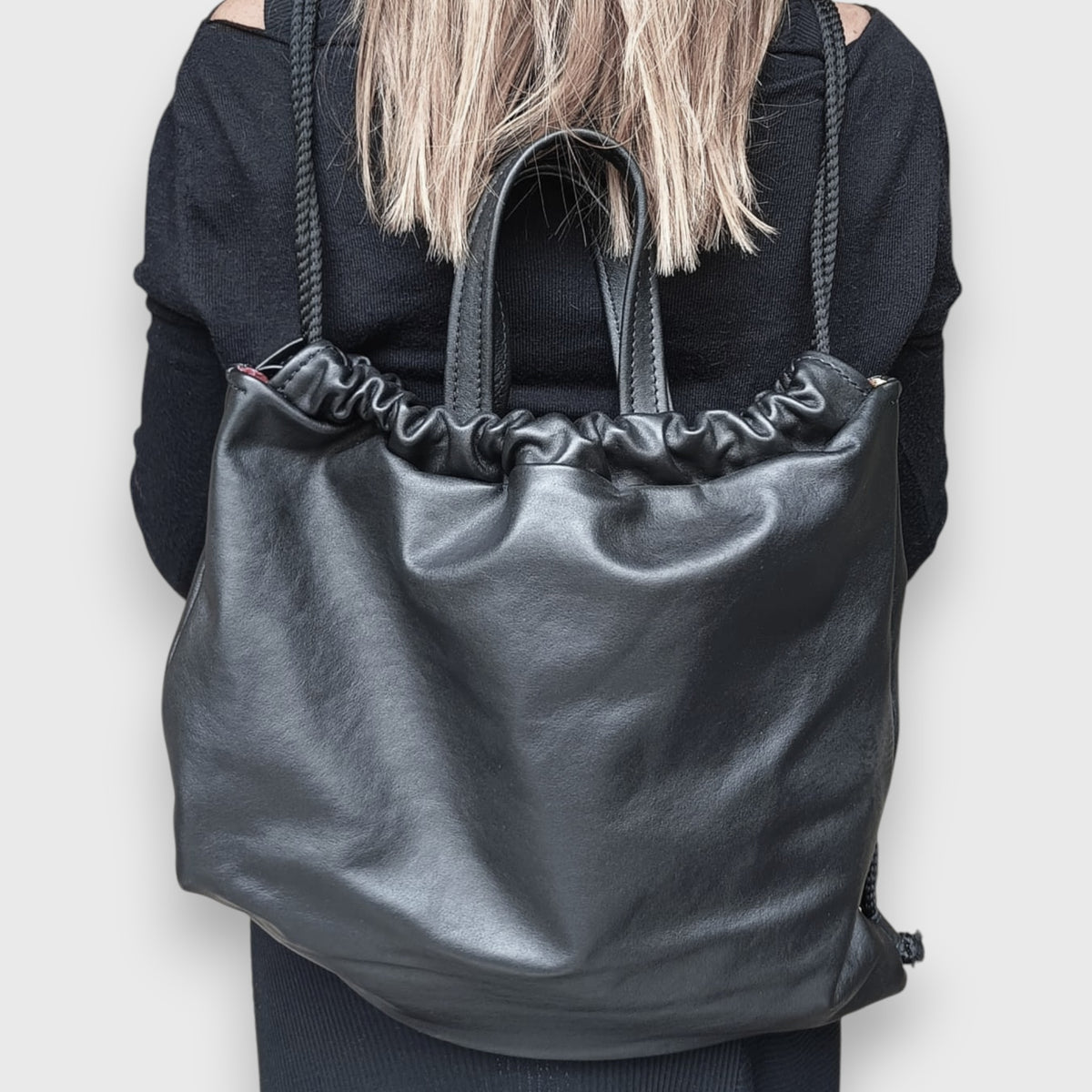 Pelletteria Pelle Nuda Milano, Vera pelle Italiana, Negozio borse donna, Sacca Zaino nero
