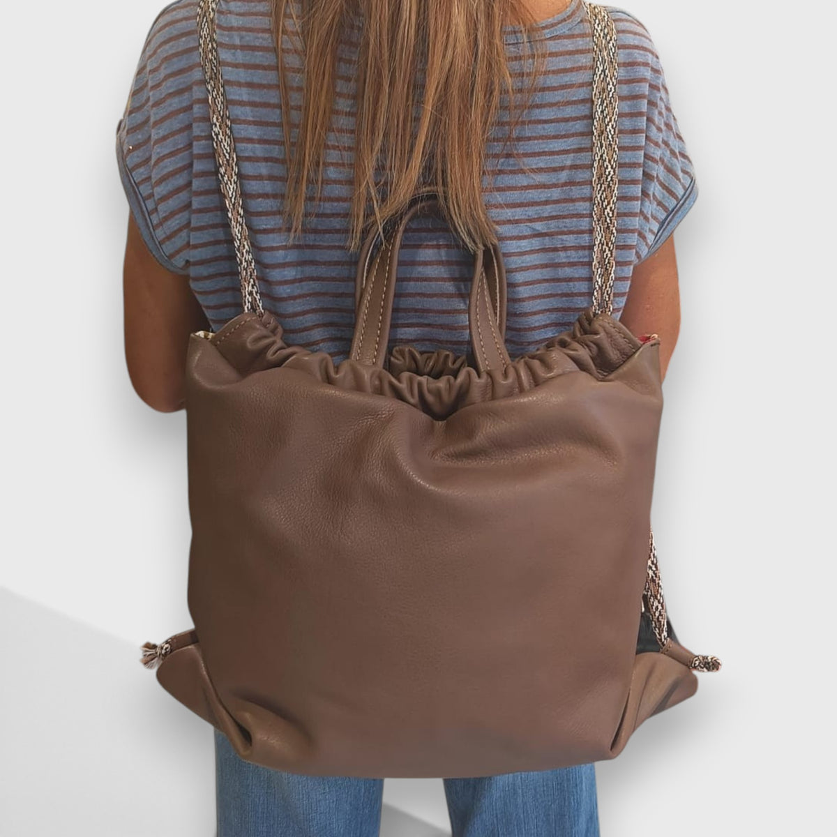 Pelletteria Pelle Nuda Milano, vera pelle italiana, Negozio borse donna, Sacca zaino marrone