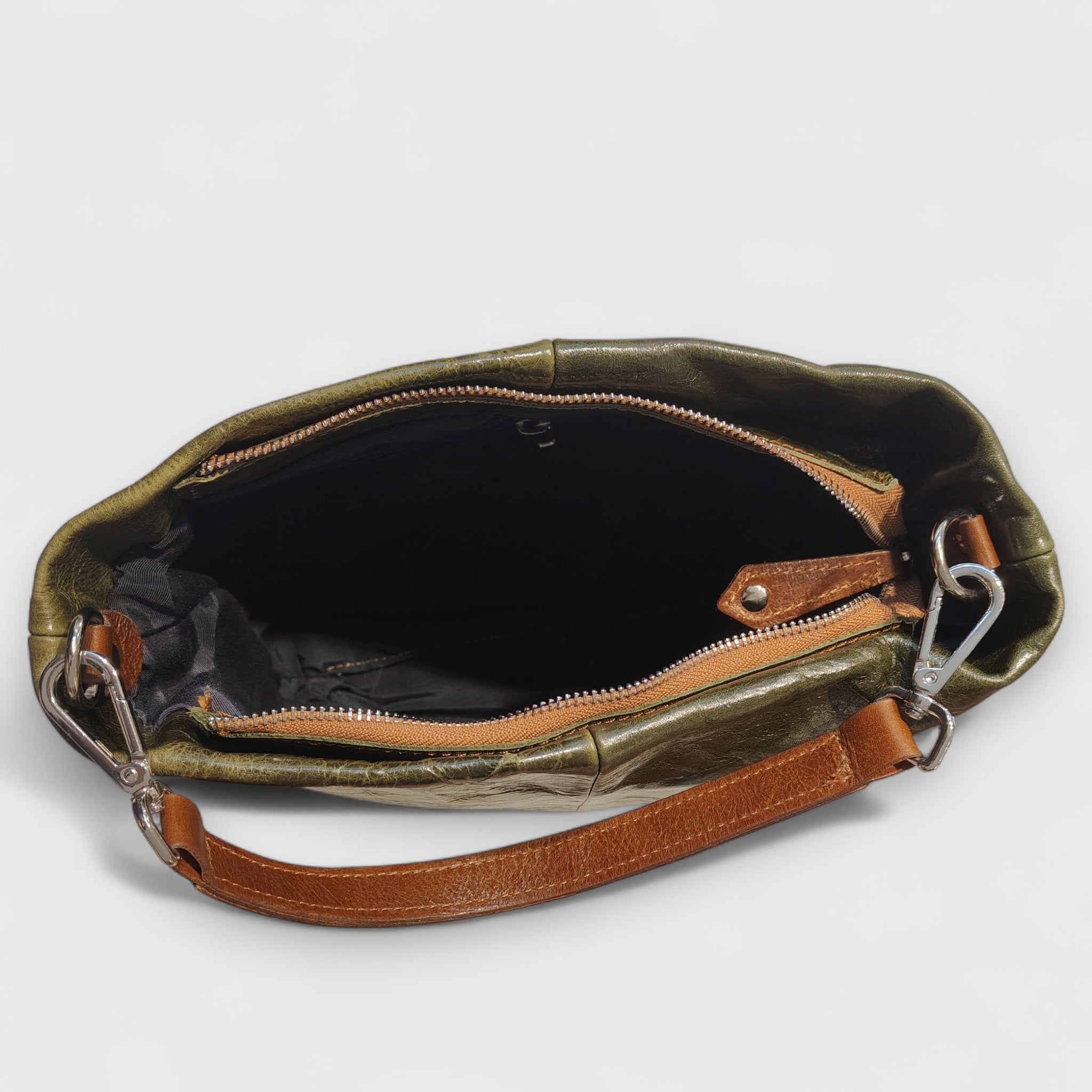 Pelletteria Pelle Nuda Milano, Artigianato Italiano, Vera pelle, Negozio borse donna, Sara verde