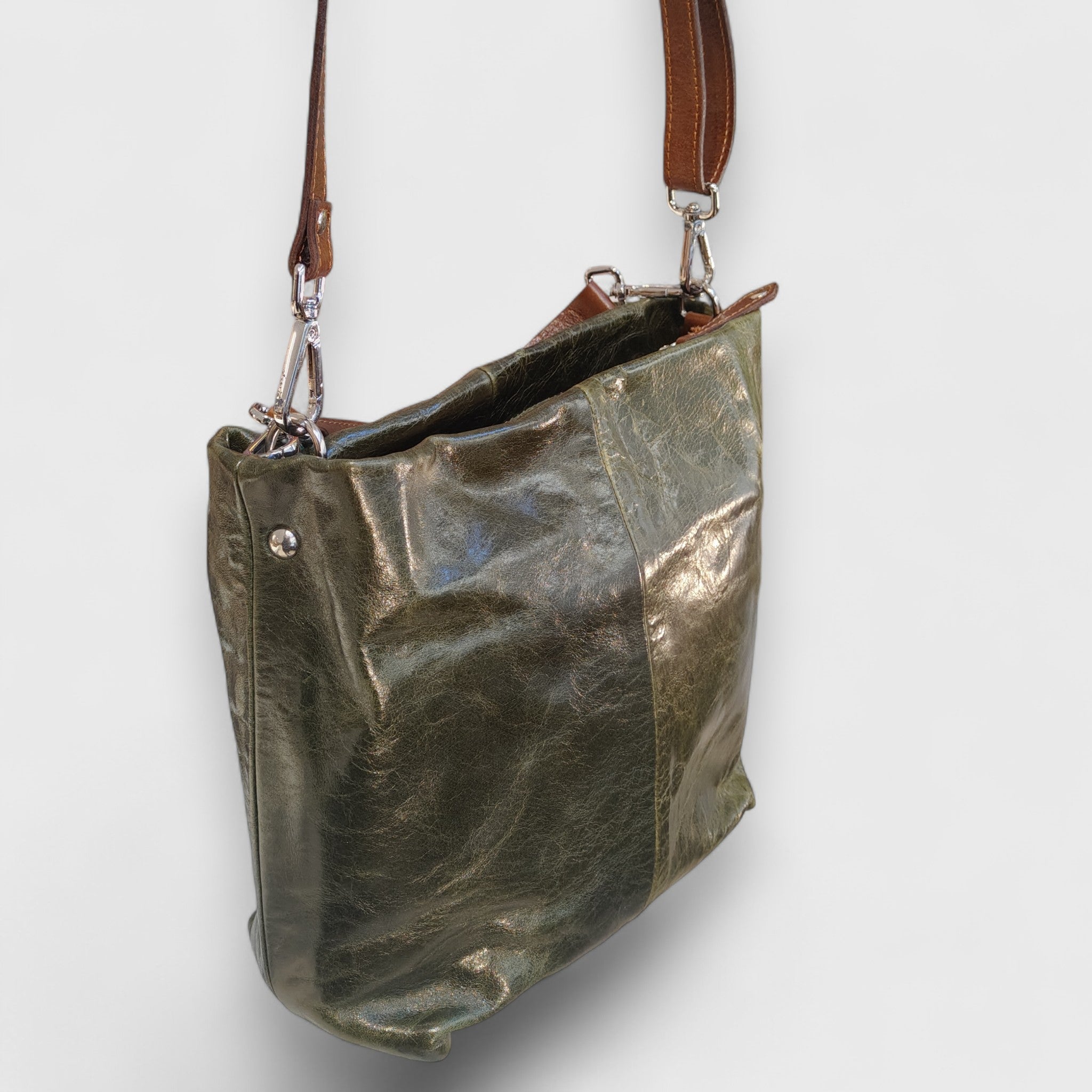 Pelletteria Pelle Nuda Milano, Artigianato Italiano, Vera pelle, Negozio borse donna, Sara verde