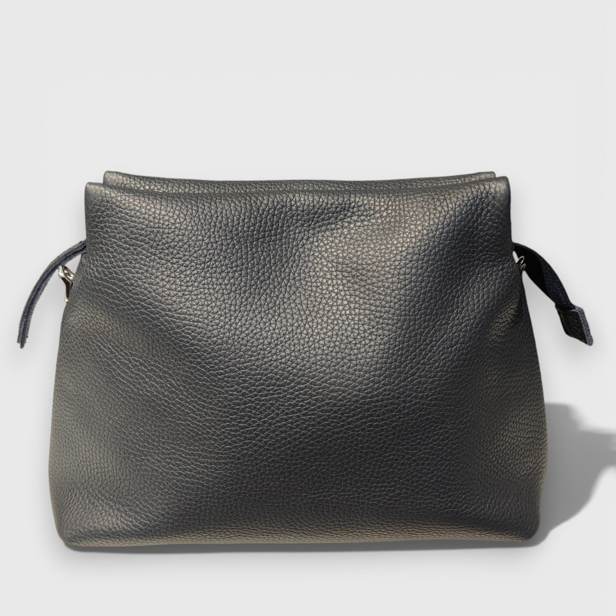 Pelletteria Pelle Nuda Milano, Artigianato italiano, Vera pelle, Negozio borse donna, Sbuffo blu