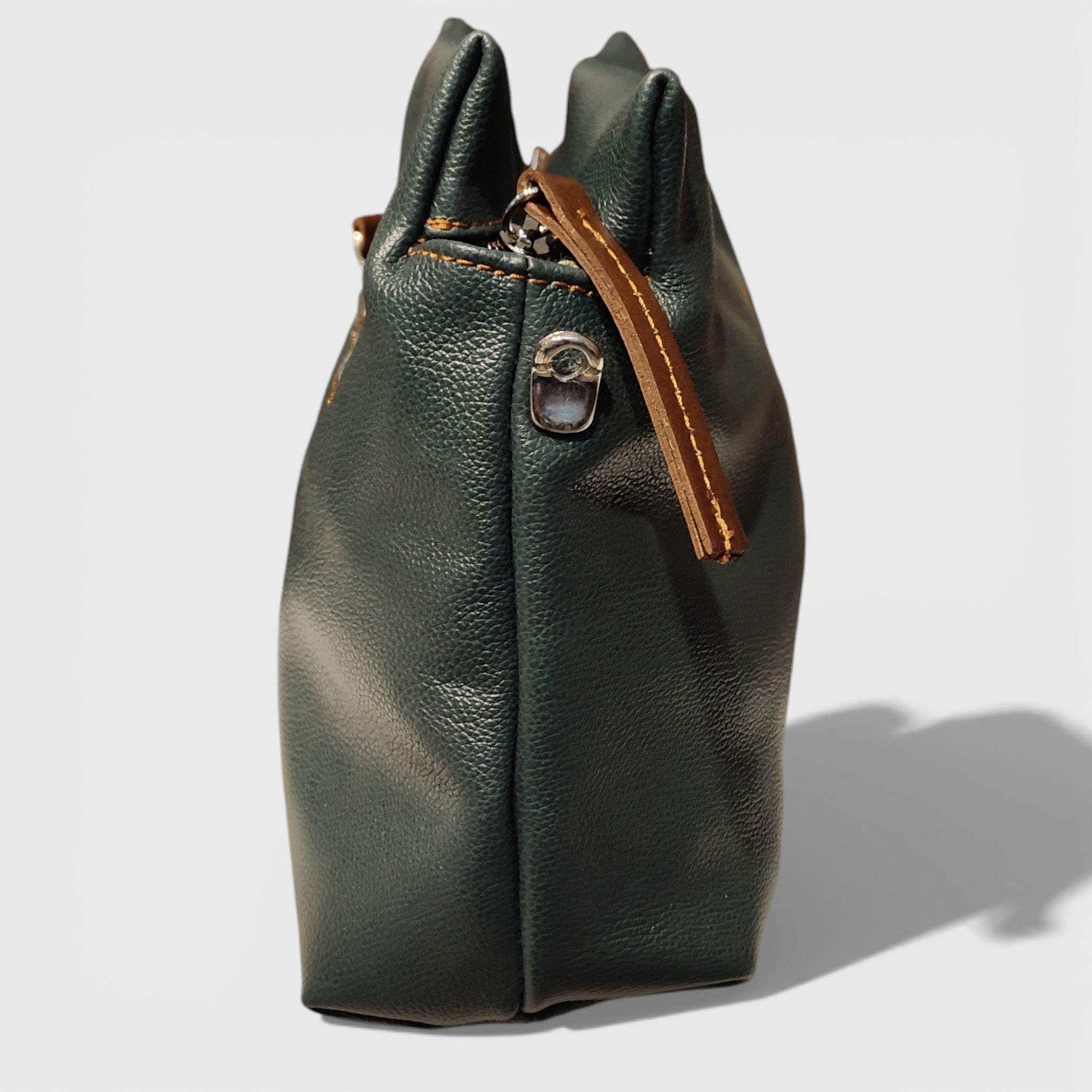 Pelletteria Pelle Nuda Milano, Artigianato Italiano, Vera pelle, Negozio borse donna, Sbuffo verde