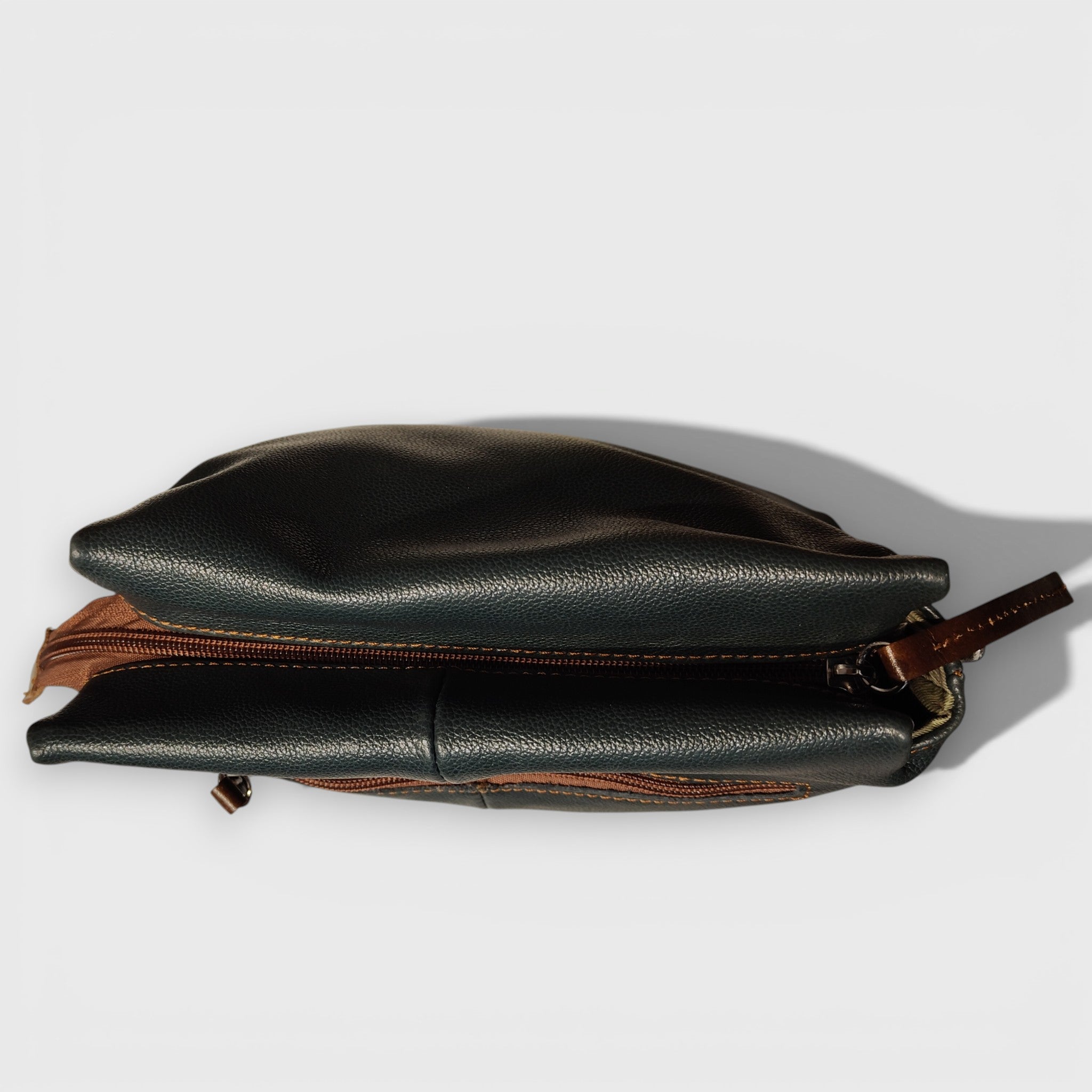 Pelletteria Pelle Nuda Milano, Artigianato Italiano, Vera pelle, Negozio borse donna, Sbuffo verde