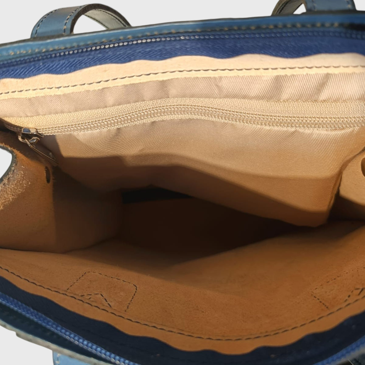 Pelletteria Pelle Nuda Milano, vera pelle italiana, Negozio borse donna, Simona blu