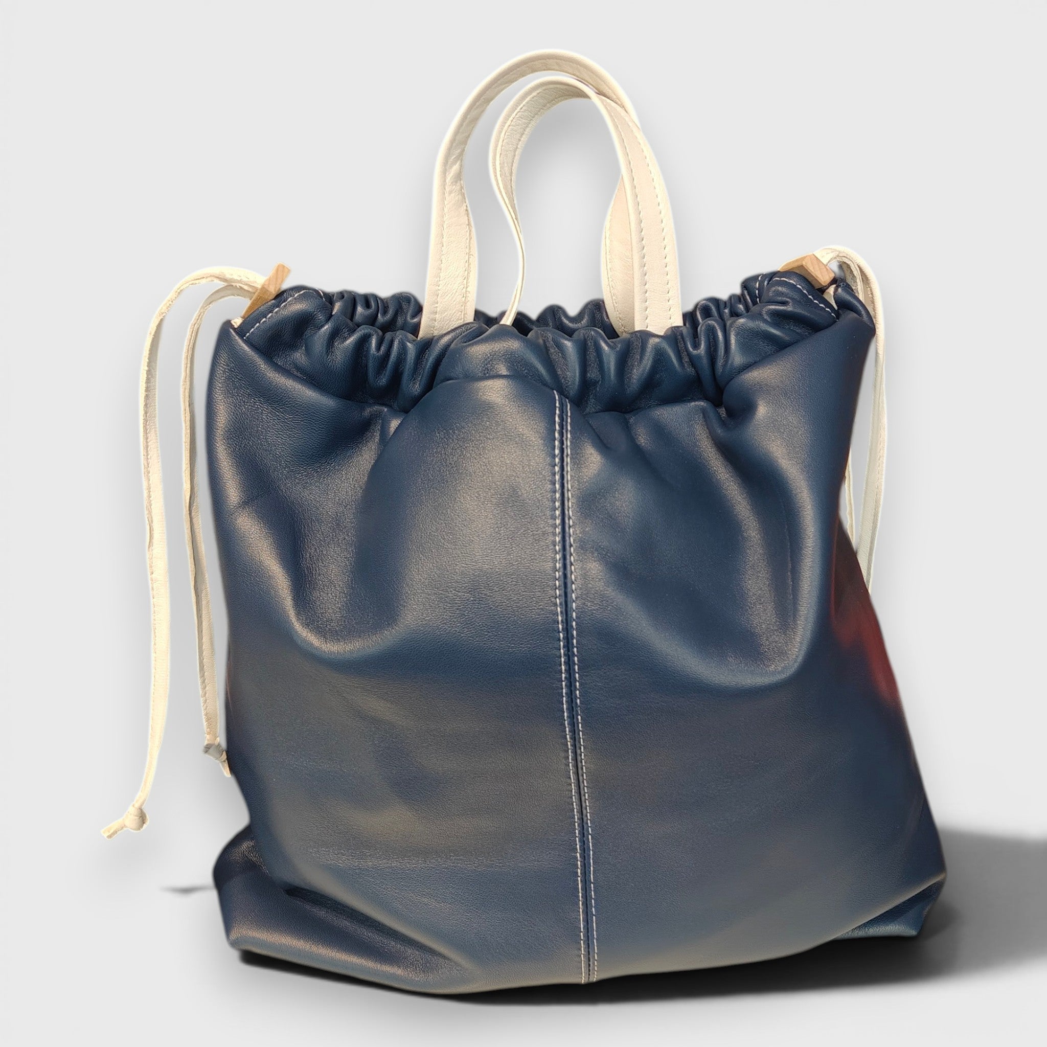 Pelletteria Pelle Nuda Milano, Vera pelle italiana, negozio borse donna, Venere blu