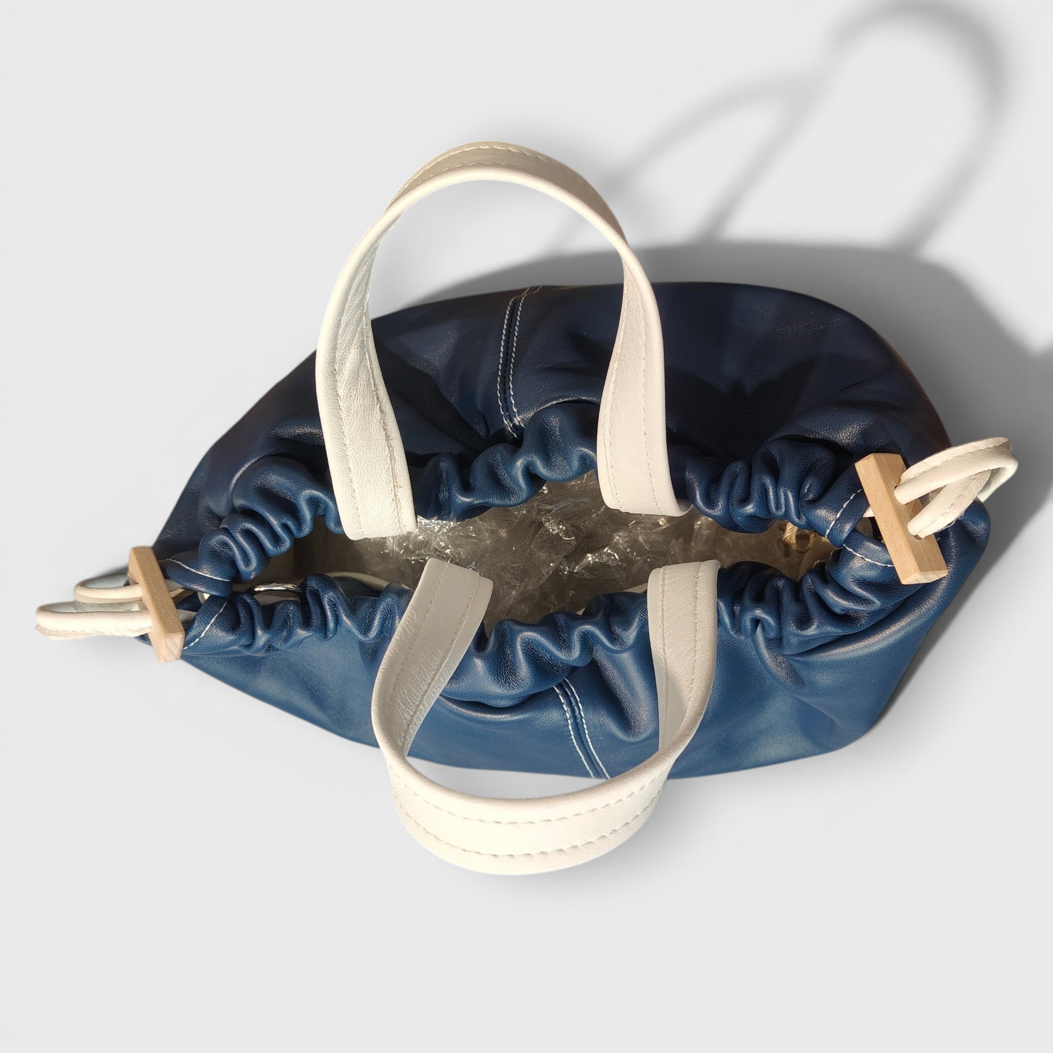 Pelletteria Pelle Nuda Milano, Vera pelle italiana, negozio borse donna, Venere blu