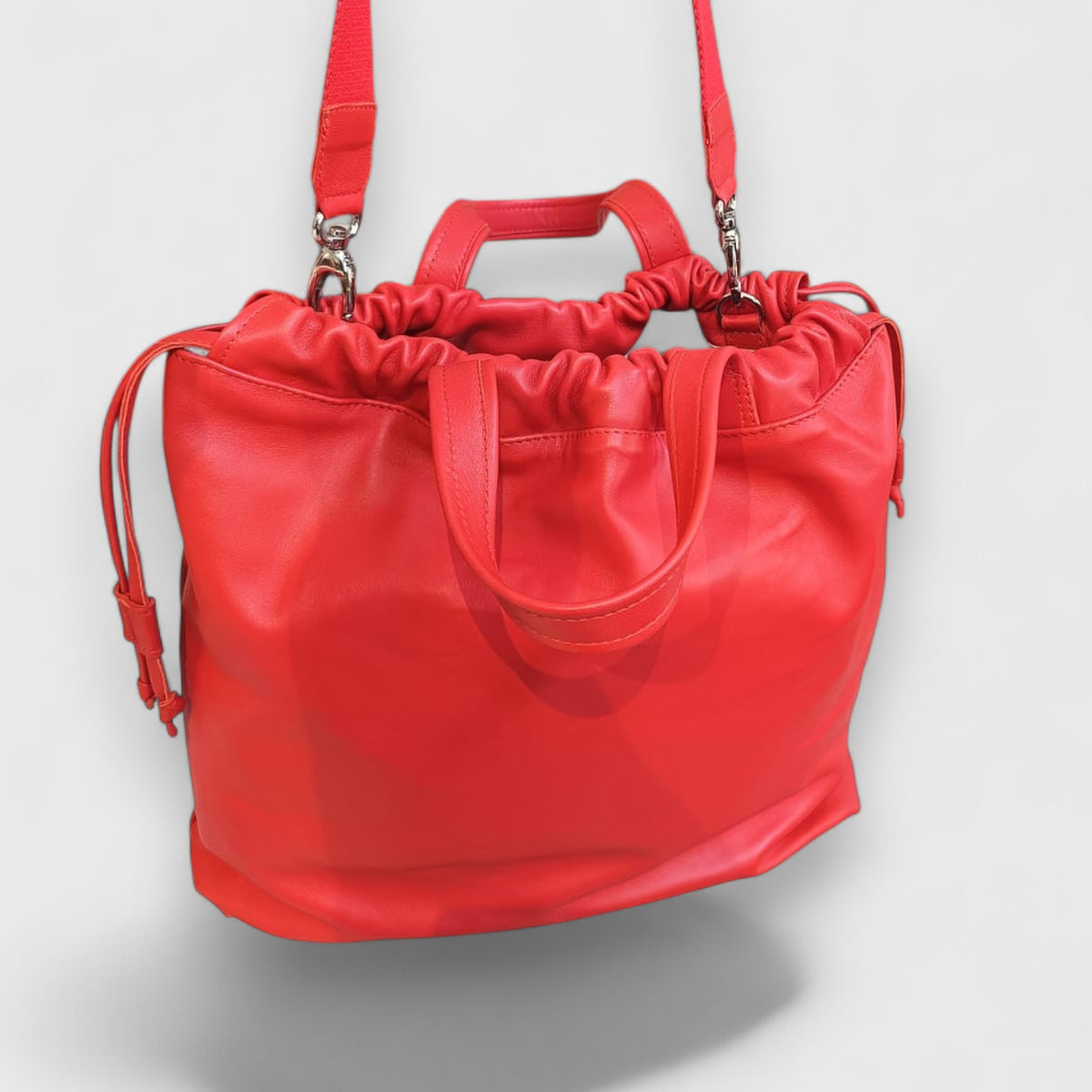 Pelletteria Pelle Nuda Milano, Vera pelle Italiana, Negozio borse donna, Venere rosso