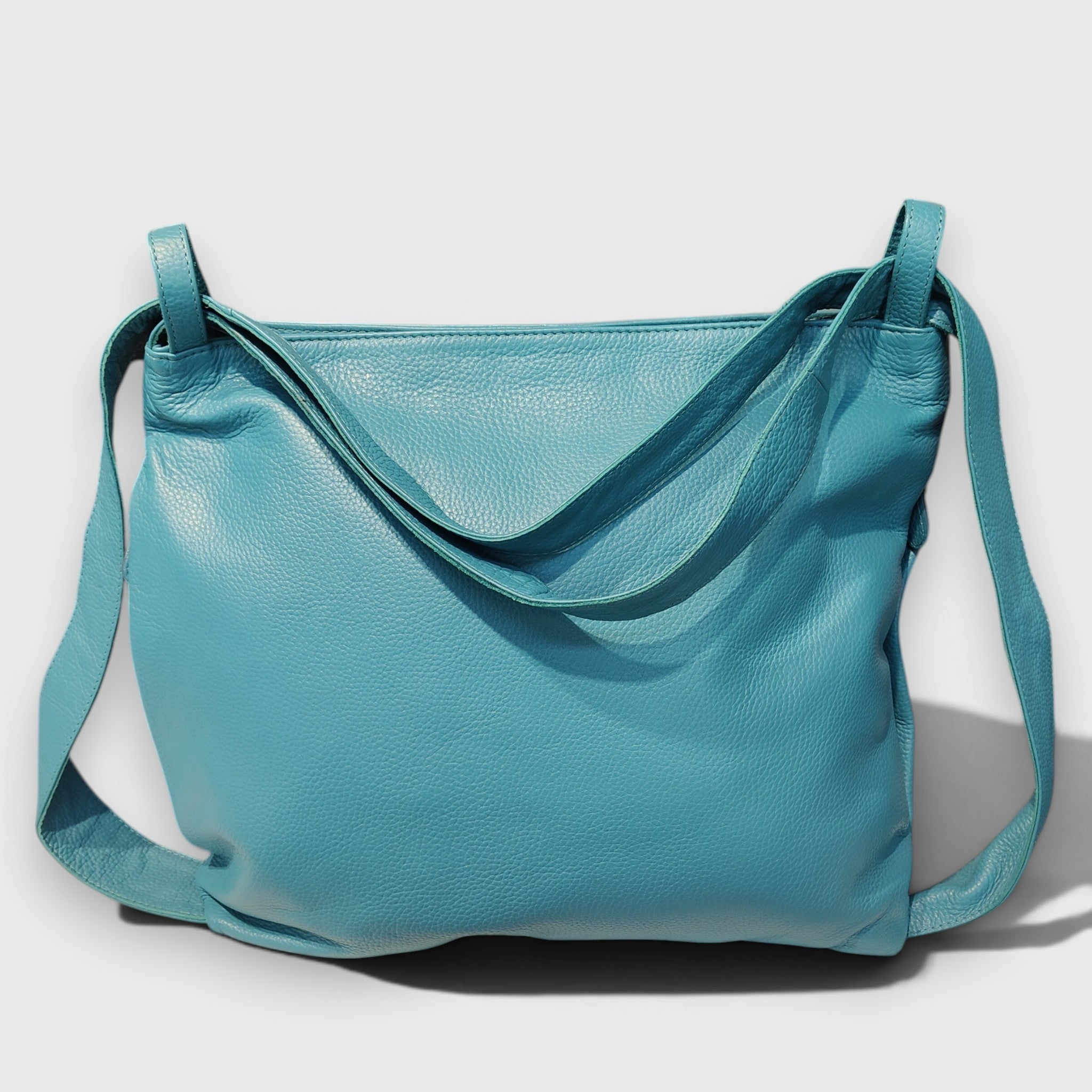 Pelletteria Pelle Nuda Milano, Vera pelle italiana, Negozio borse donna, Zaino Roma turchese
