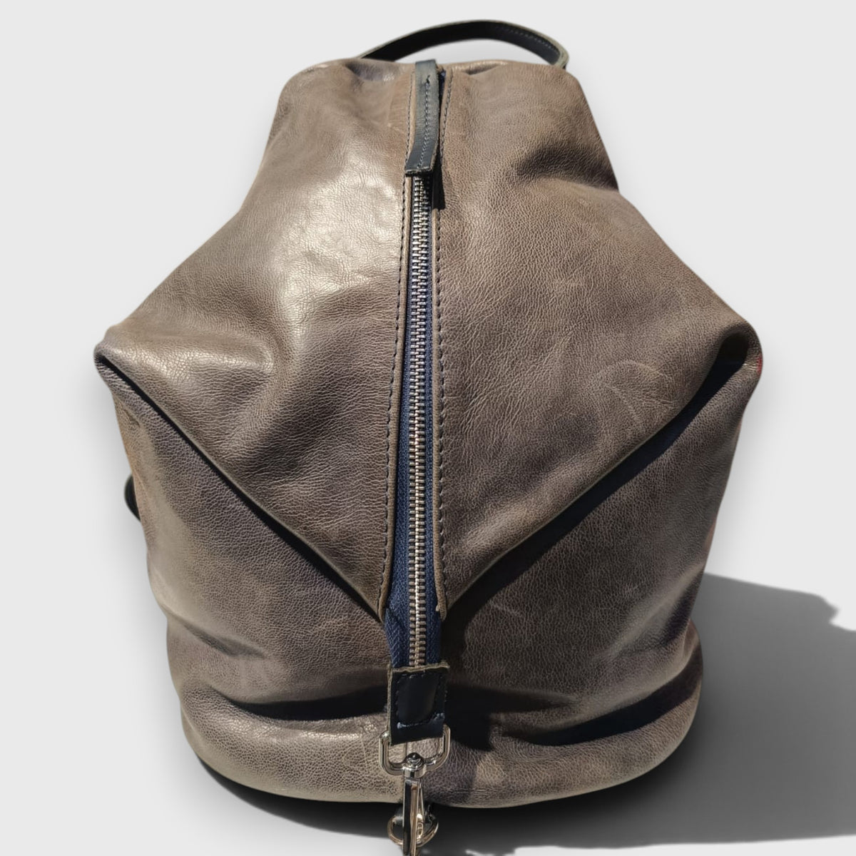 Pelletteria Pelle Nuda Milano, Vera pelle Italiana, Negozio borse donna, Zaino Rino grigio