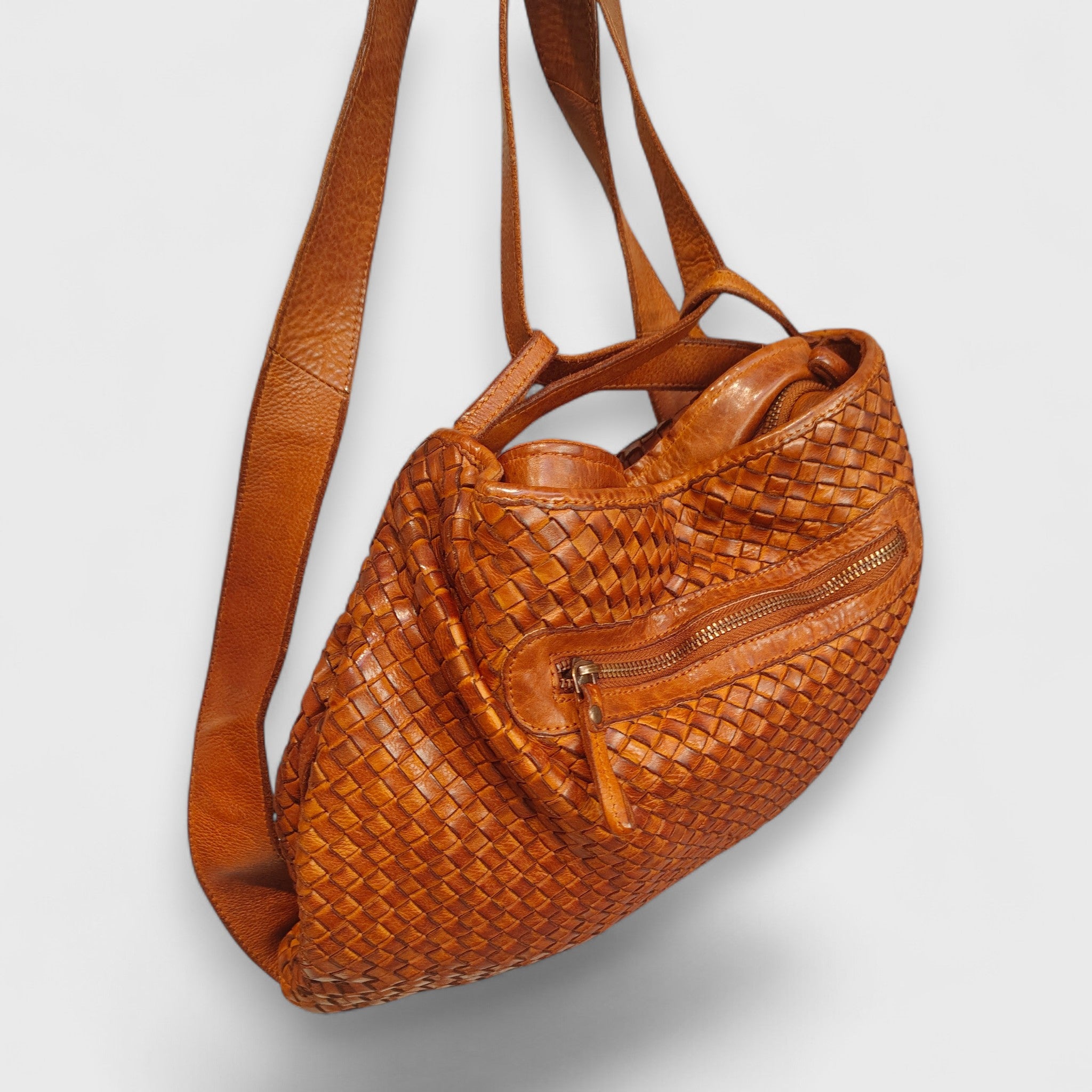 ROMA BACKPACK woven in brown leather