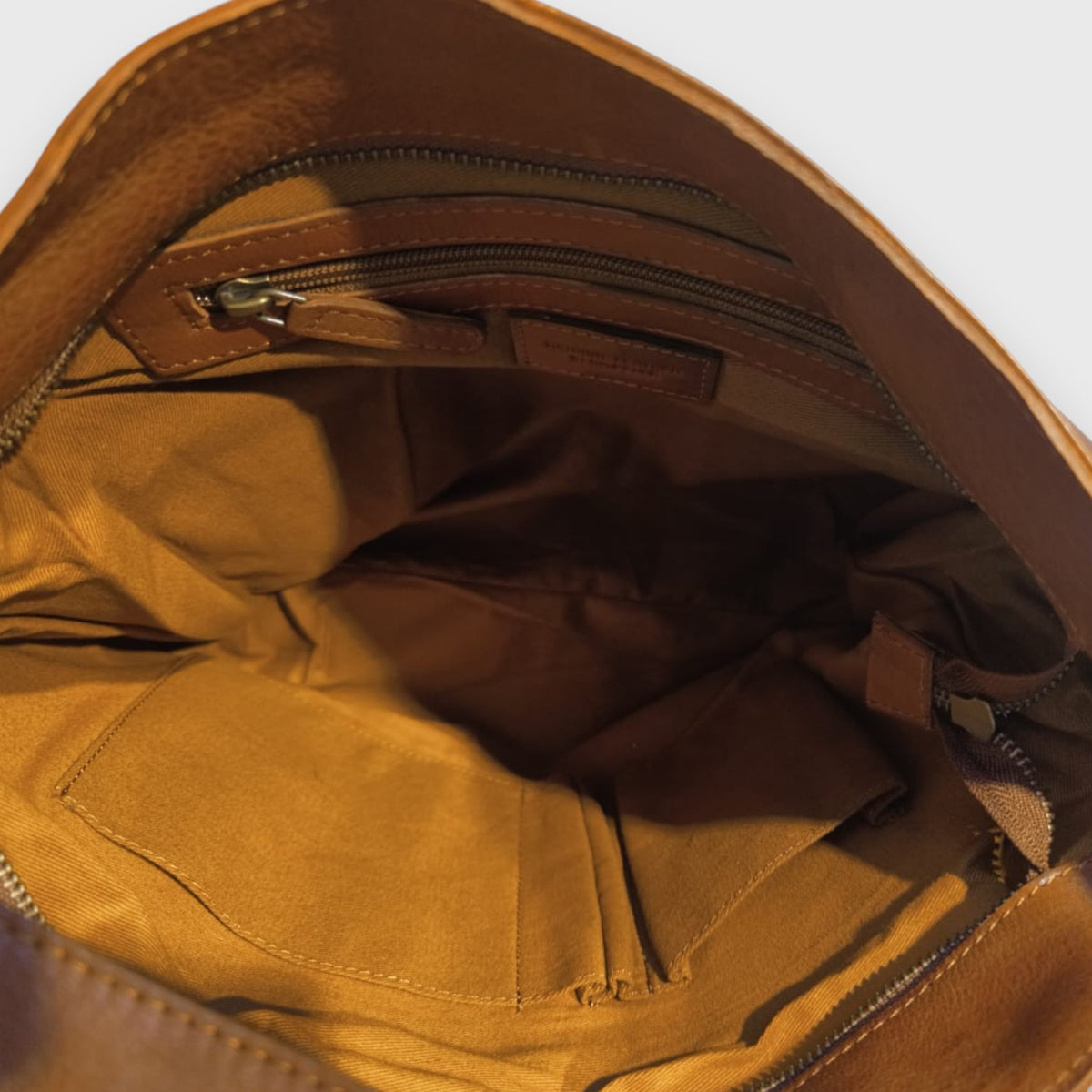 Pelletteria Pelle Nuda Milano, vera pelle italiana, Negozio borse donna, Zaino Roma marrone cuoio ingrassato