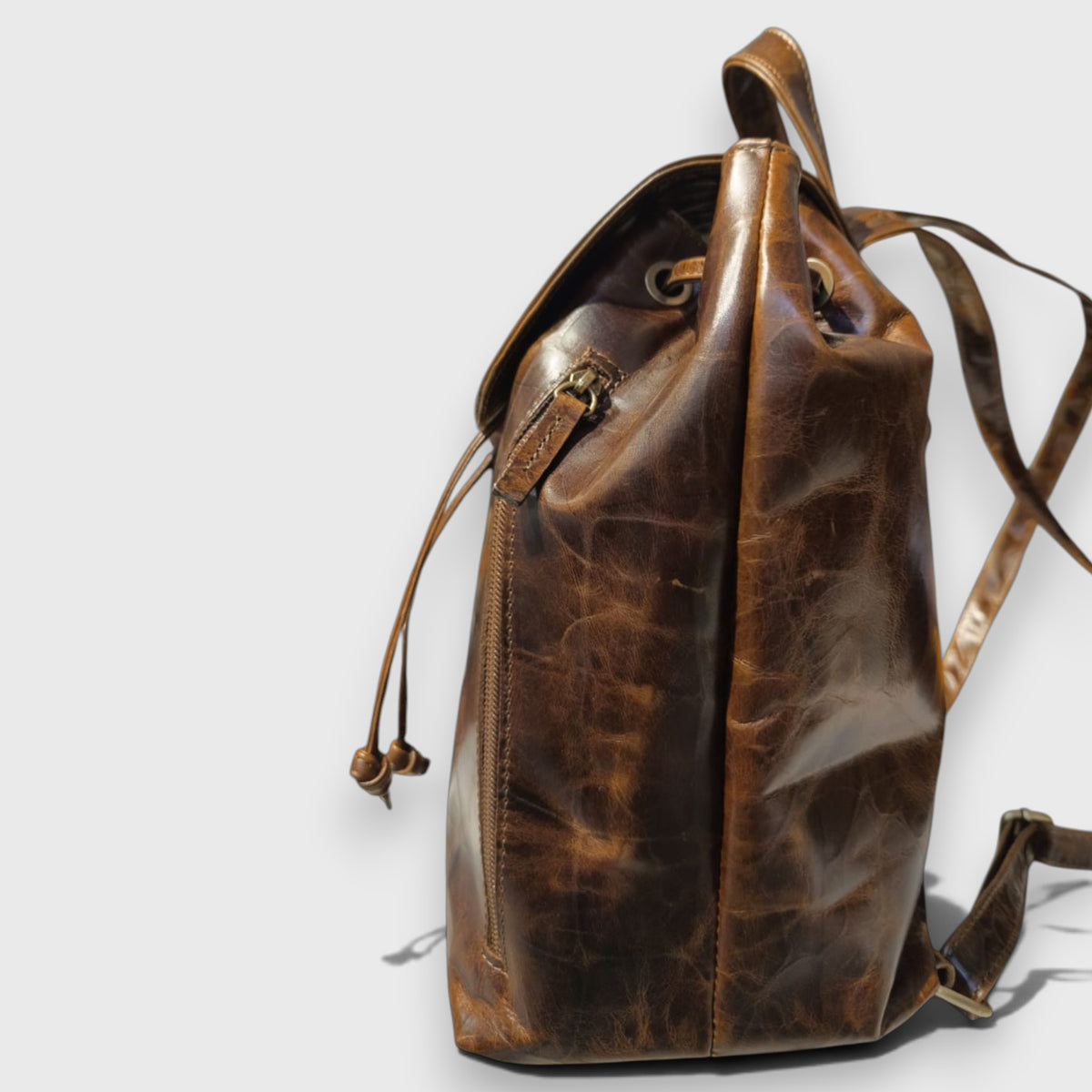 Pelletteria Pelle Nuda Milano, Vera pelle Italiana, Negozio borse donna, Zaino tappo marrone cocco