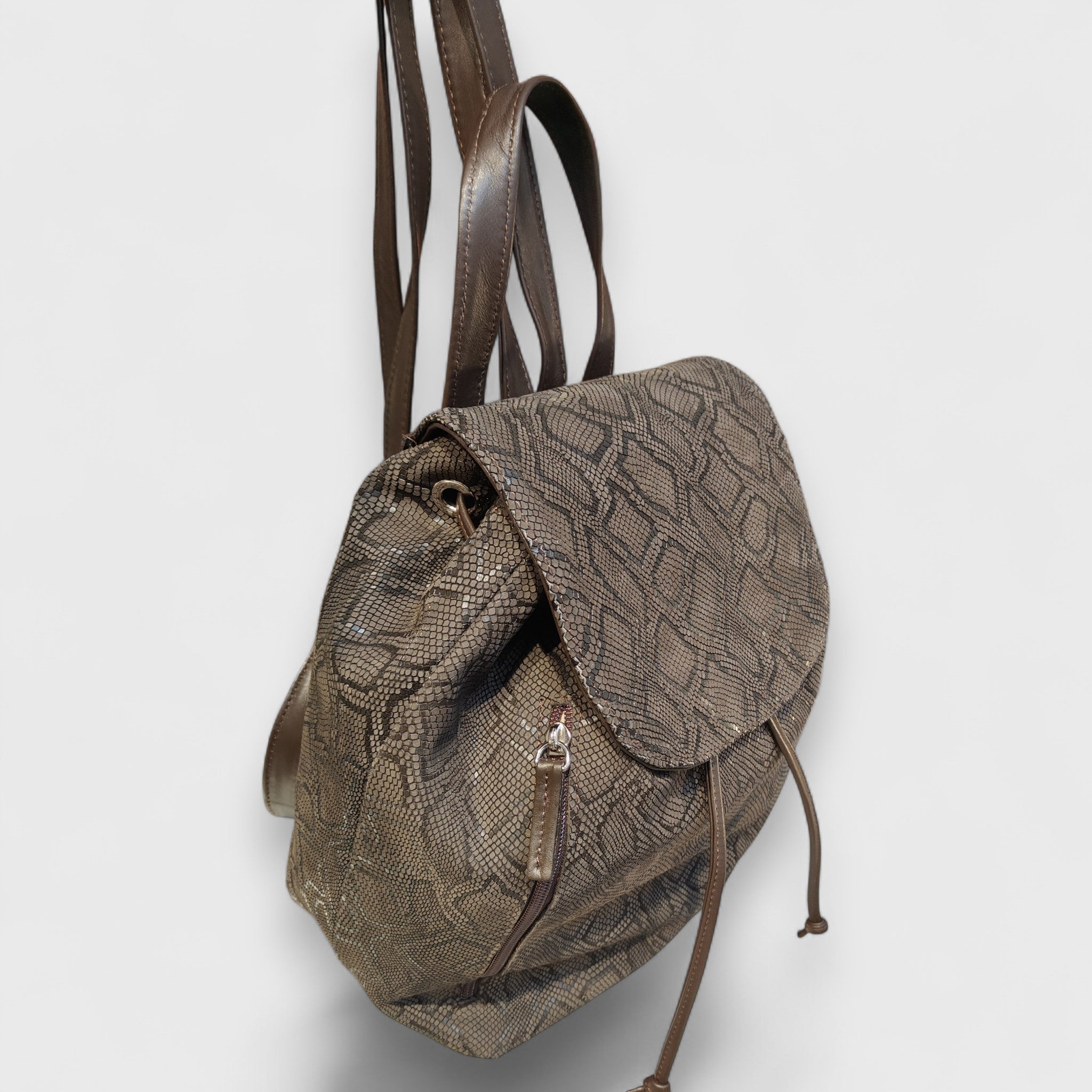 Pelletteria Pelle Nuda Milano, Artigianato Italiano, Vera pelle, Negozio borse donna, Zaino Tappo marrone