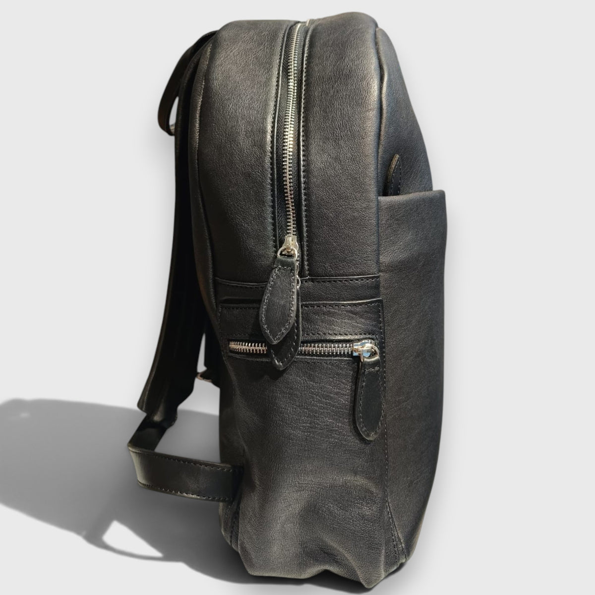 Pelletteria Pelle Nuda Milano, Vera pelle italiana, Negozio borse uomo, Zaino Venty nero