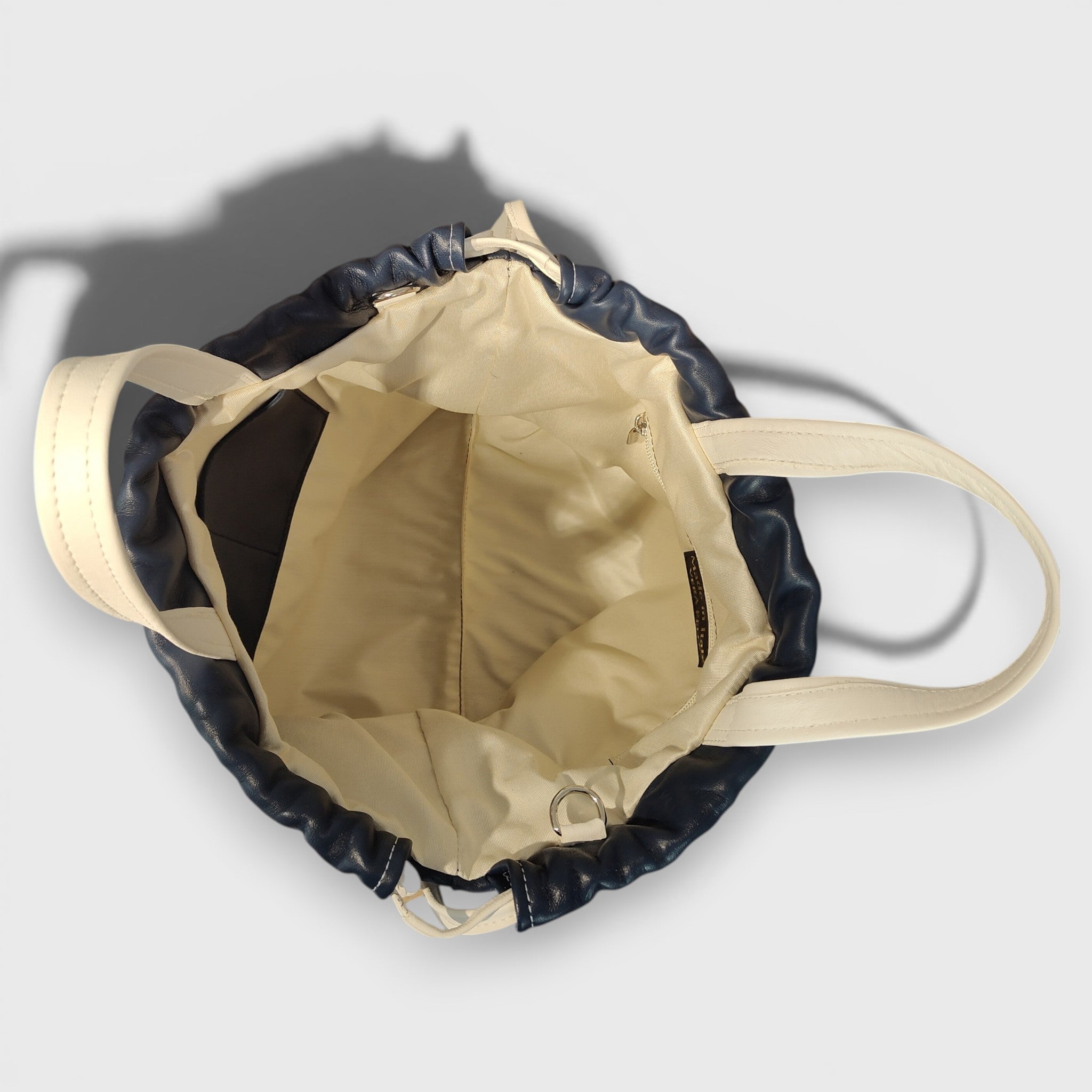 Pelletteria Pelle Nuda Milano, Vera pelle italiana, negozio borse donna, Venere blu